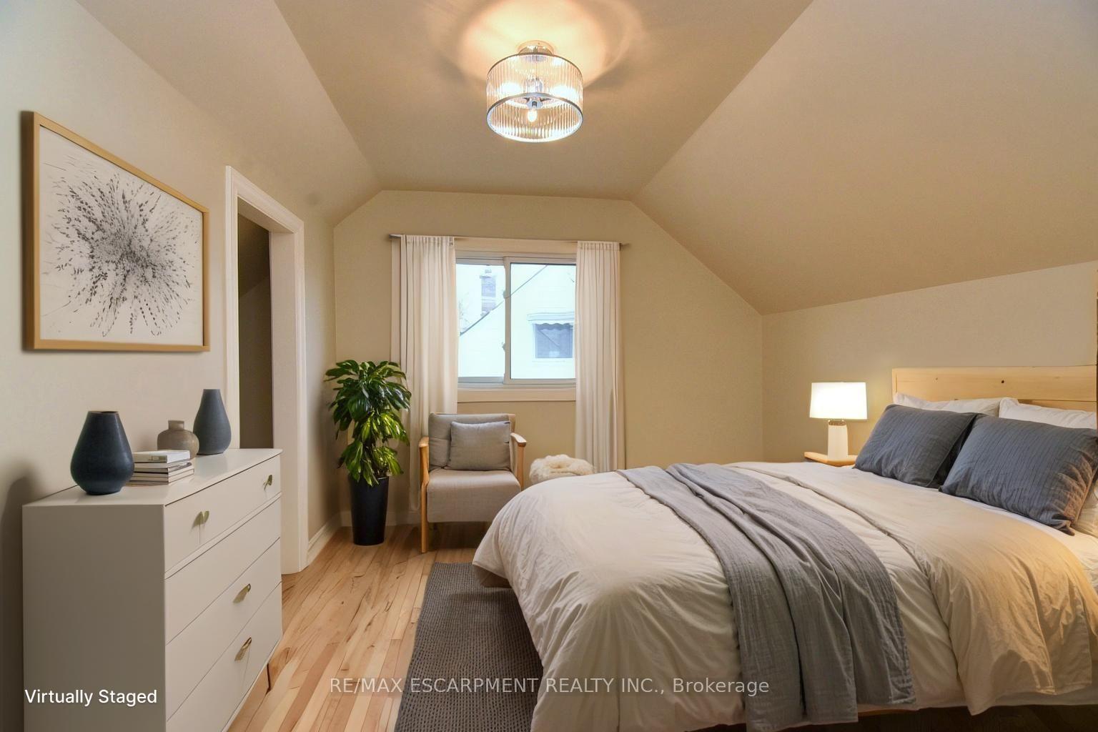 Photo 8 of 180 Adair Avenue N, Hamilton, McQuesten — HOMEH