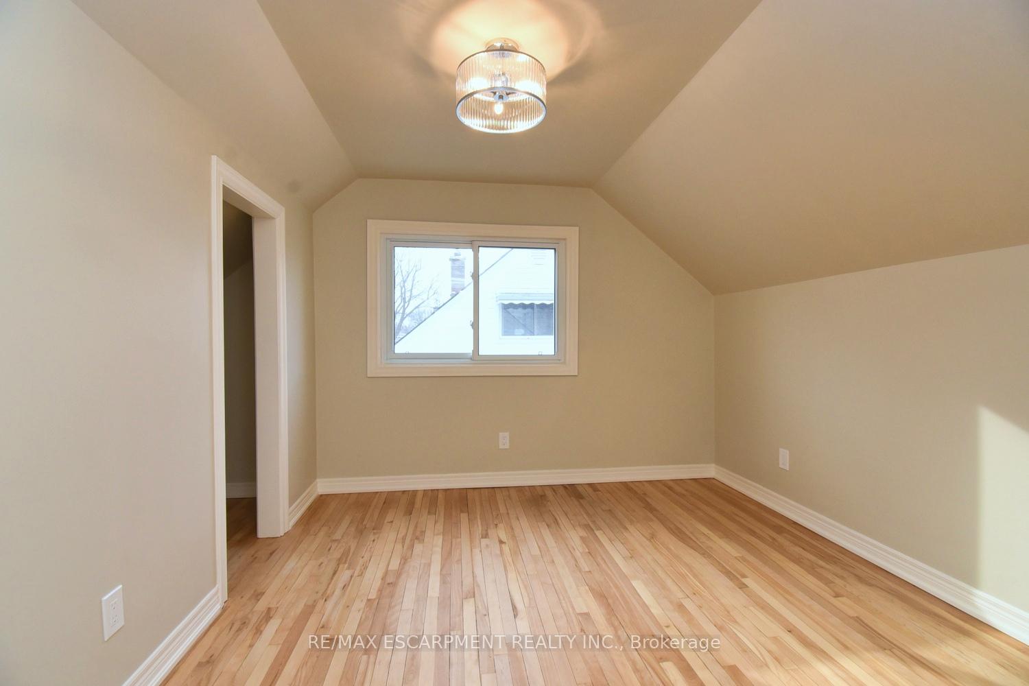 Photo 36 of 180 Adair Avenue N, Hamilton, McQuesten — HOMEH