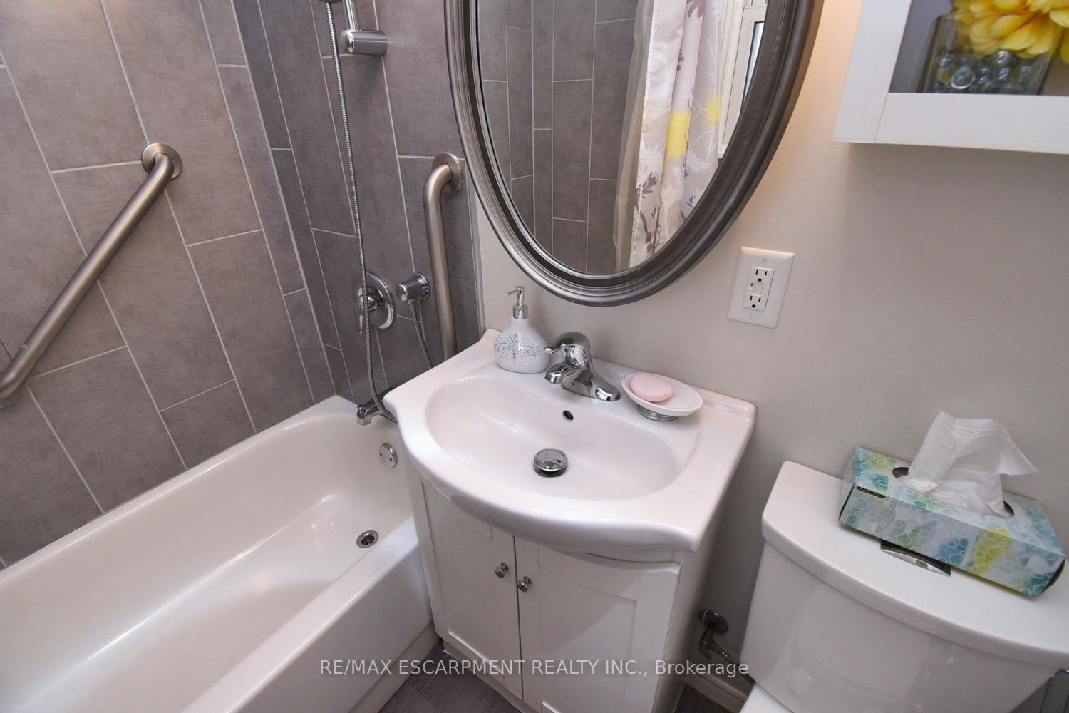 Photo 13 of 180 Adair Avenue N, Hamilton, McQuesten — HOMEH