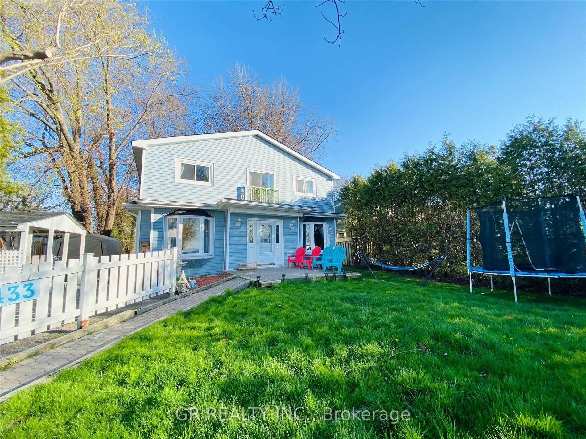 Front of 433 Lake Drive E