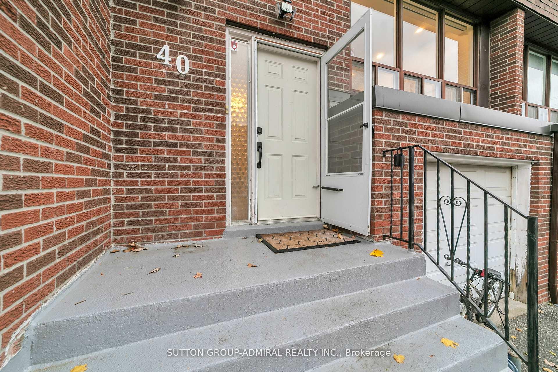 Photo 2 of 40 Stately Way, Markham, Royal Orchard — HOMEH