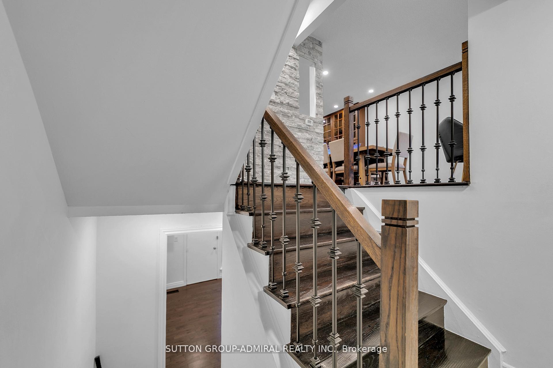 Photo 3 of 40 Stately Way, Markham, Royal Orchard — HOMEH