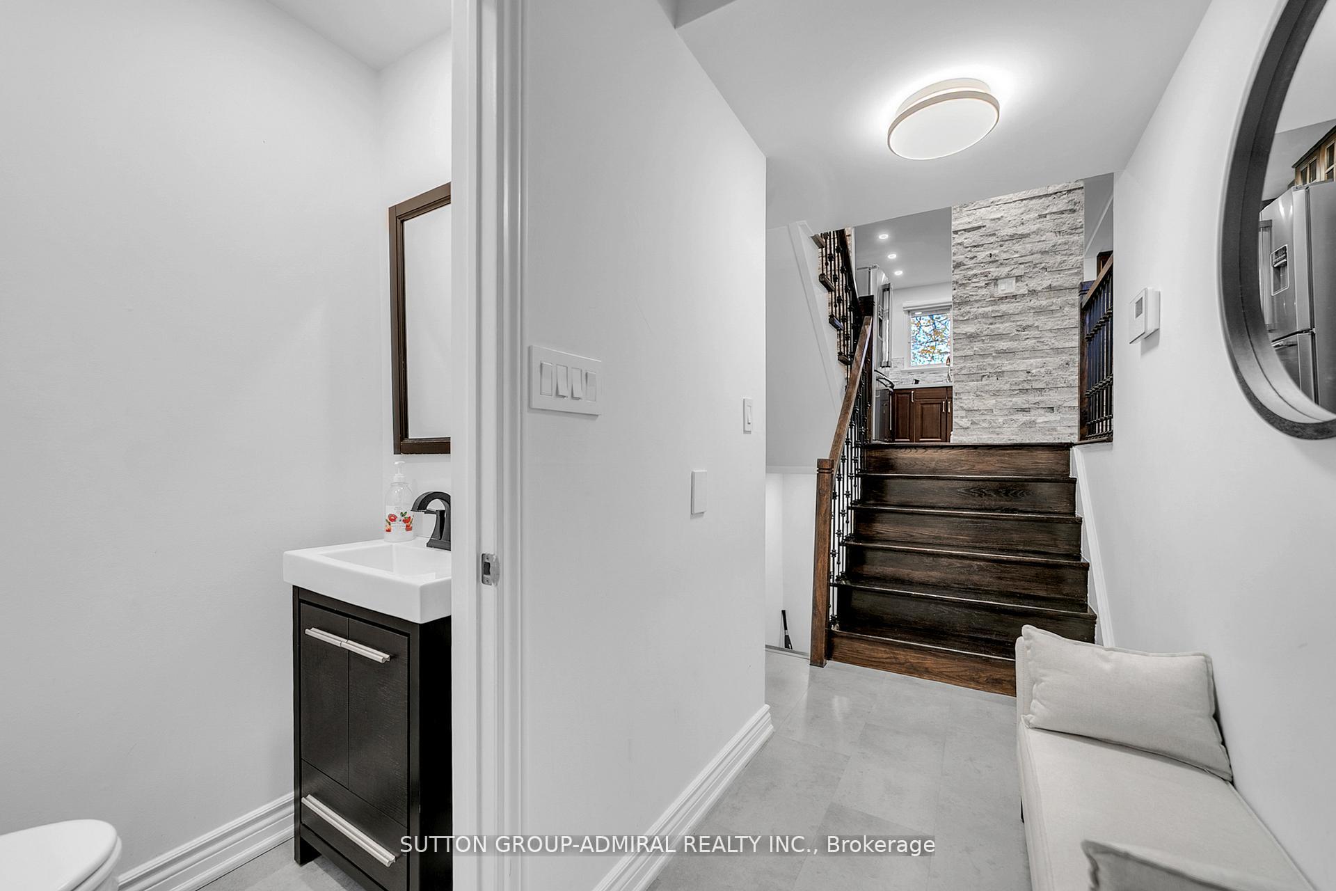 Photo 6 of 40 Stately Way, Markham, Royal Orchard — HOMEH