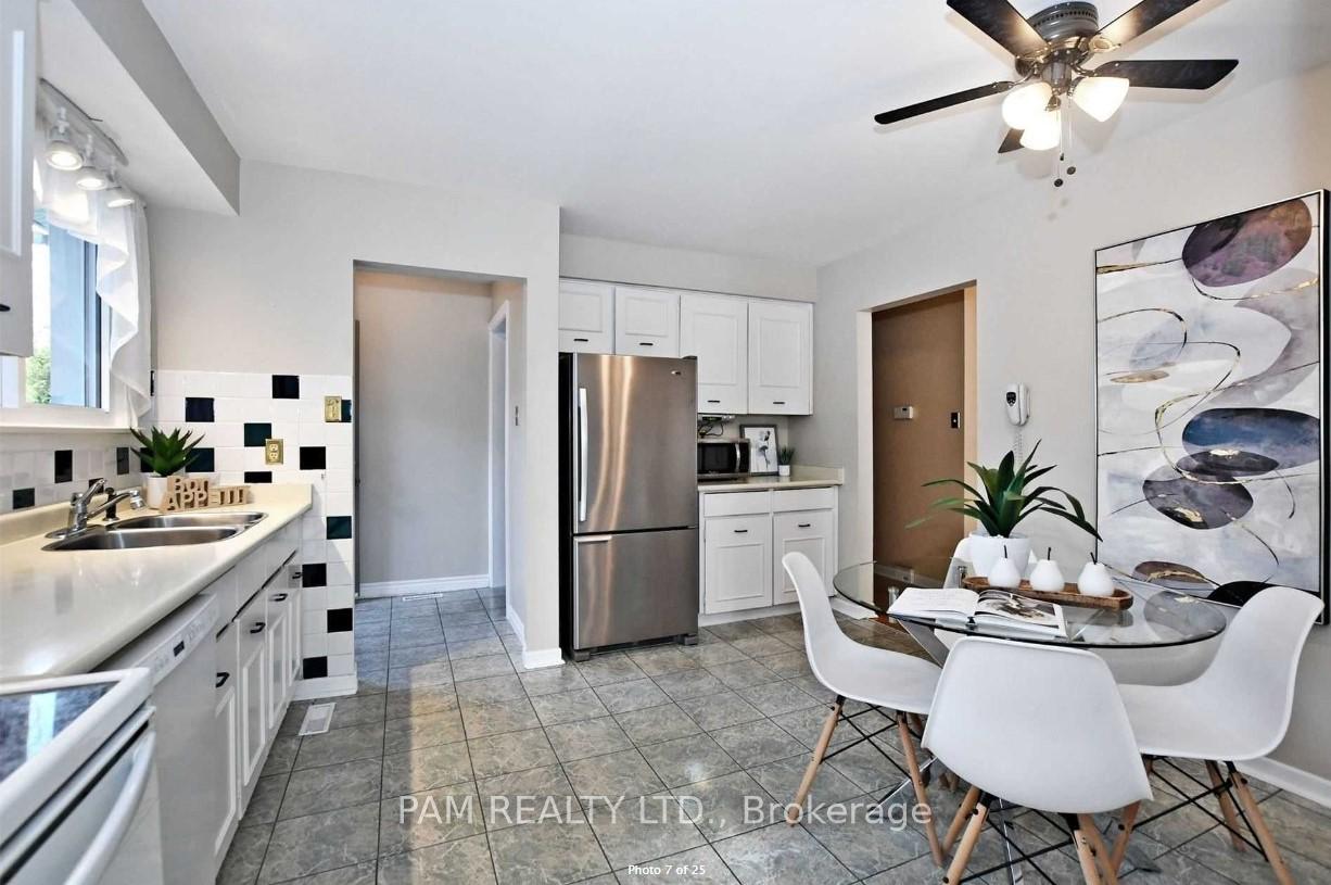 Photo 9 of 13 Bigwin Drive, Aurora, Aurora Heights — HOMEH