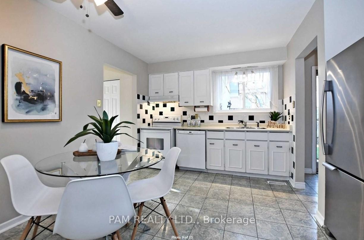 Photo 4 of 13 Bigwin Drive, Aurora, Aurora Heights — HOMEH