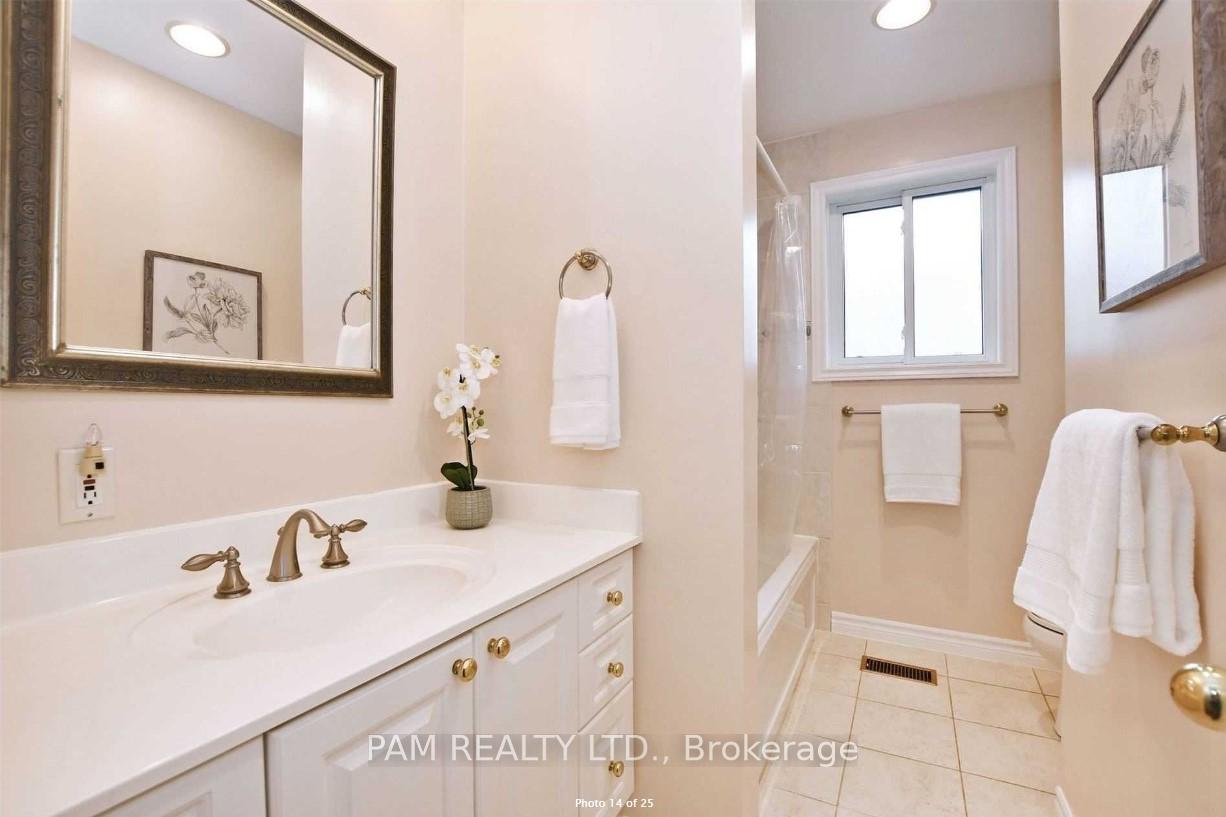 Photo 12 of 13 Bigwin Drive, Aurora, Aurora Heights — HOMEH