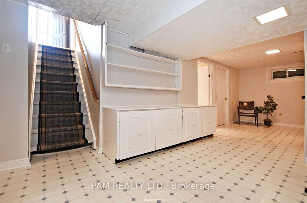 Photo 15 of 13 Bigwin Drive, Aurora, Aurora Heights — HOMEH
