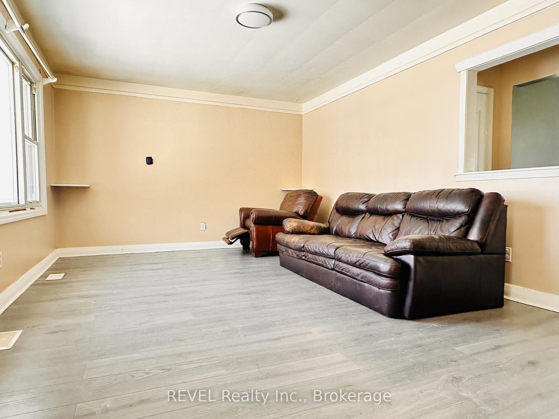 Photo 12 of Unit UPPER, 7182 Adams Avenue, Niagara Falls, Arad/Fallsview — HOMEH