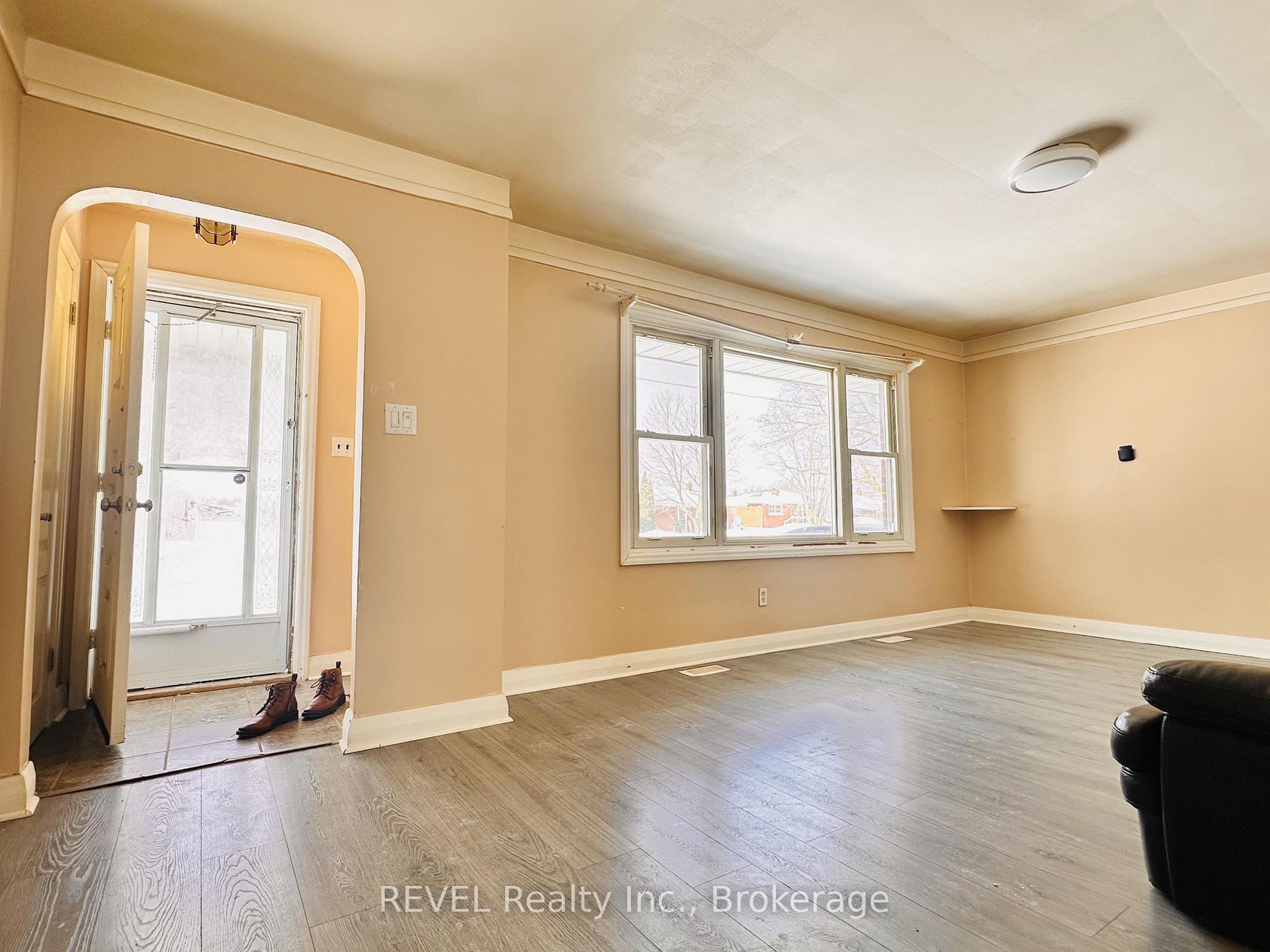 Photo 4 of Unit UPPER, 7182 Adams Avenue, Niagara Falls, Arad/Fallsview — HOMEH