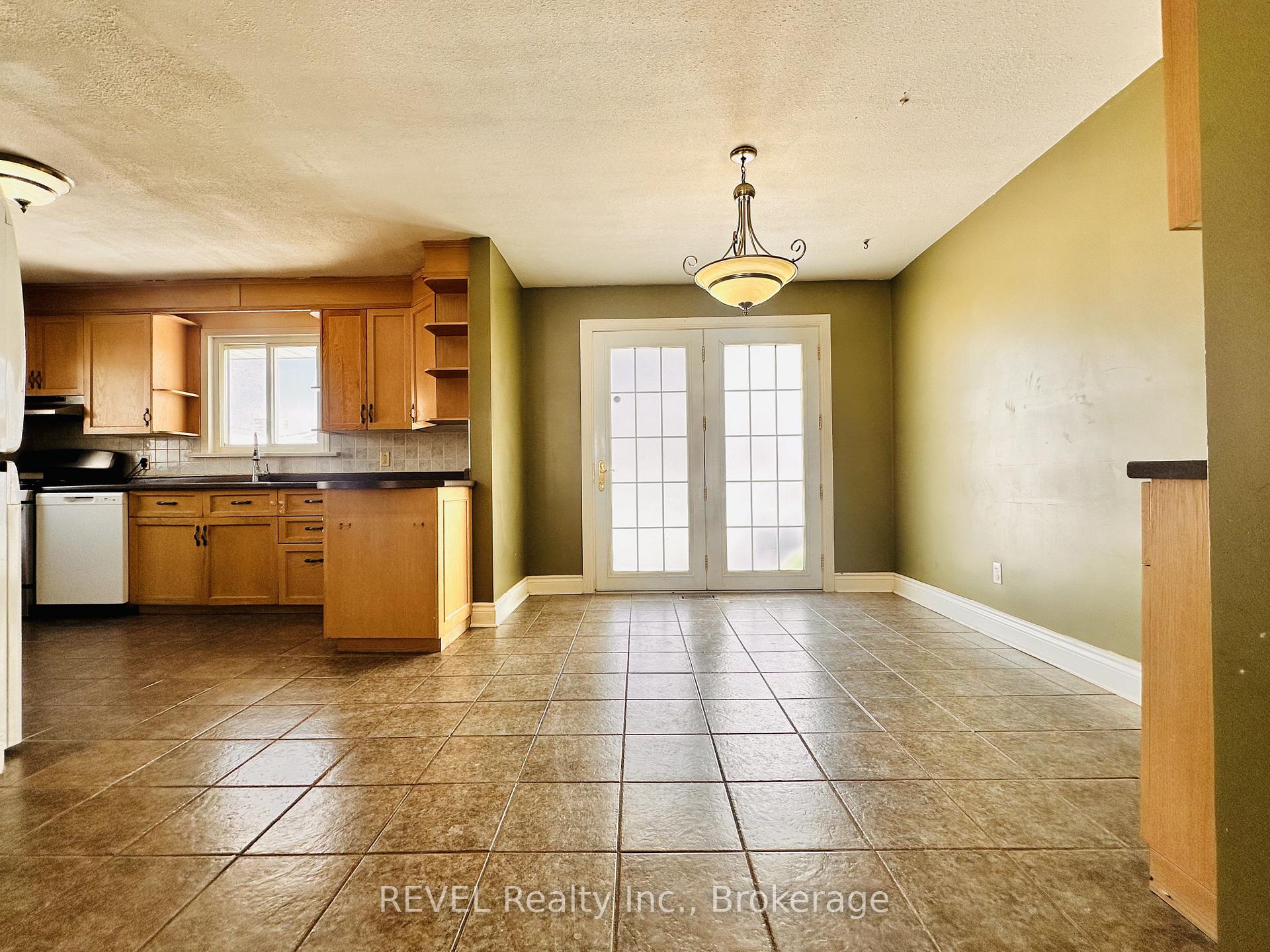 Photo 14 of Unit UPPER, 7182 Adams Avenue, Niagara Falls, Arad/Fallsview — HOMEH
