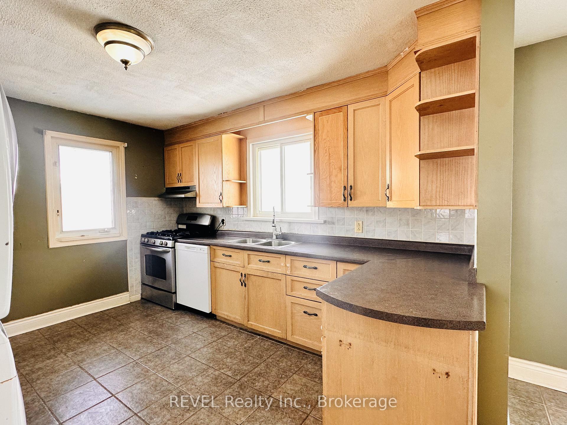 Photo 9 of Unit UPPER, 7182 Adams Avenue, Niagara Falls, Arad/Fallsview — HOMEH