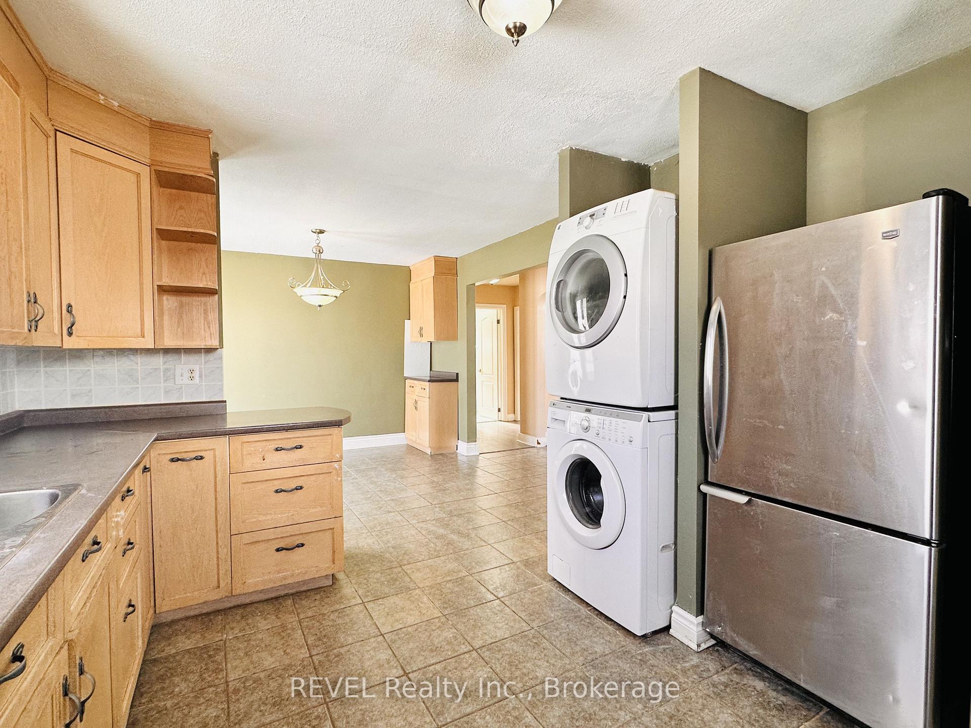 Photo 7 of Unit UPPER, 7182 Adams Avenue, Niagara Falls, Arad/Fallsview — HOMEH