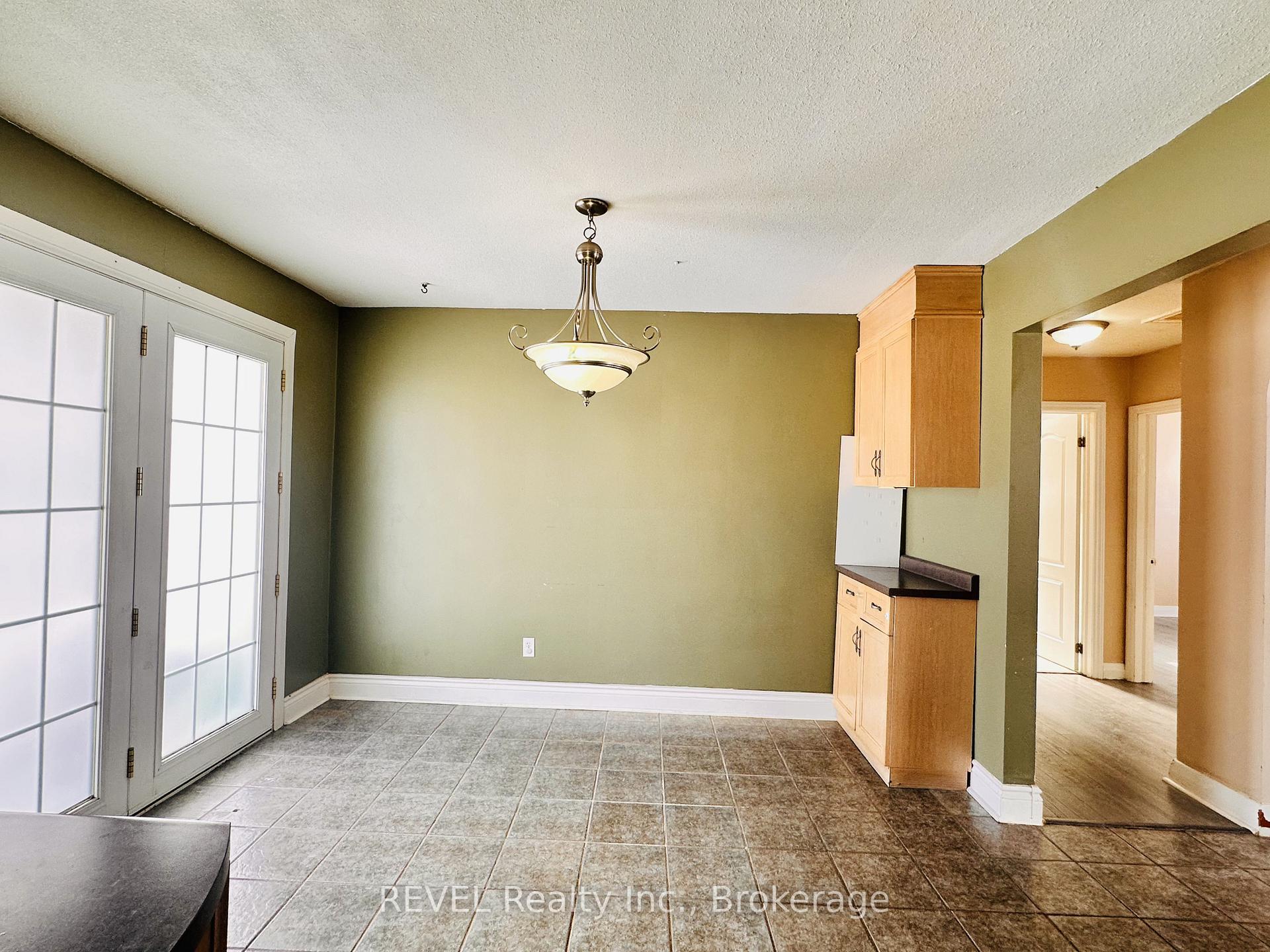 Photo 5 of Unit UPPER, 7182 Adams Avenue, Niagara Falls, Arad/Fallsview — HOMEH