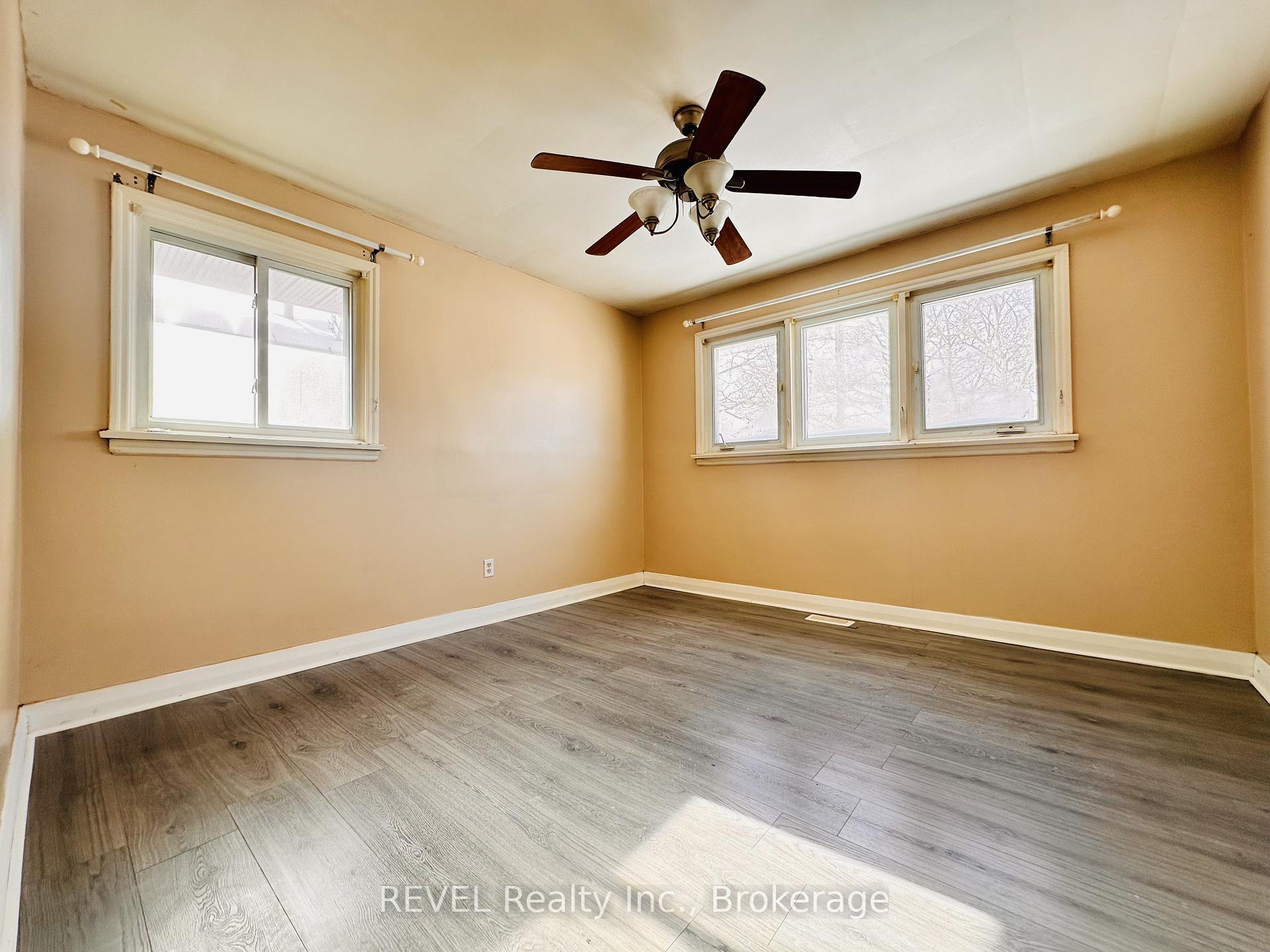 Photo 8 of Unit UPPER, 7182 Adams Avenue, Niagara Falls, Arad/Fallsview — HOMEH