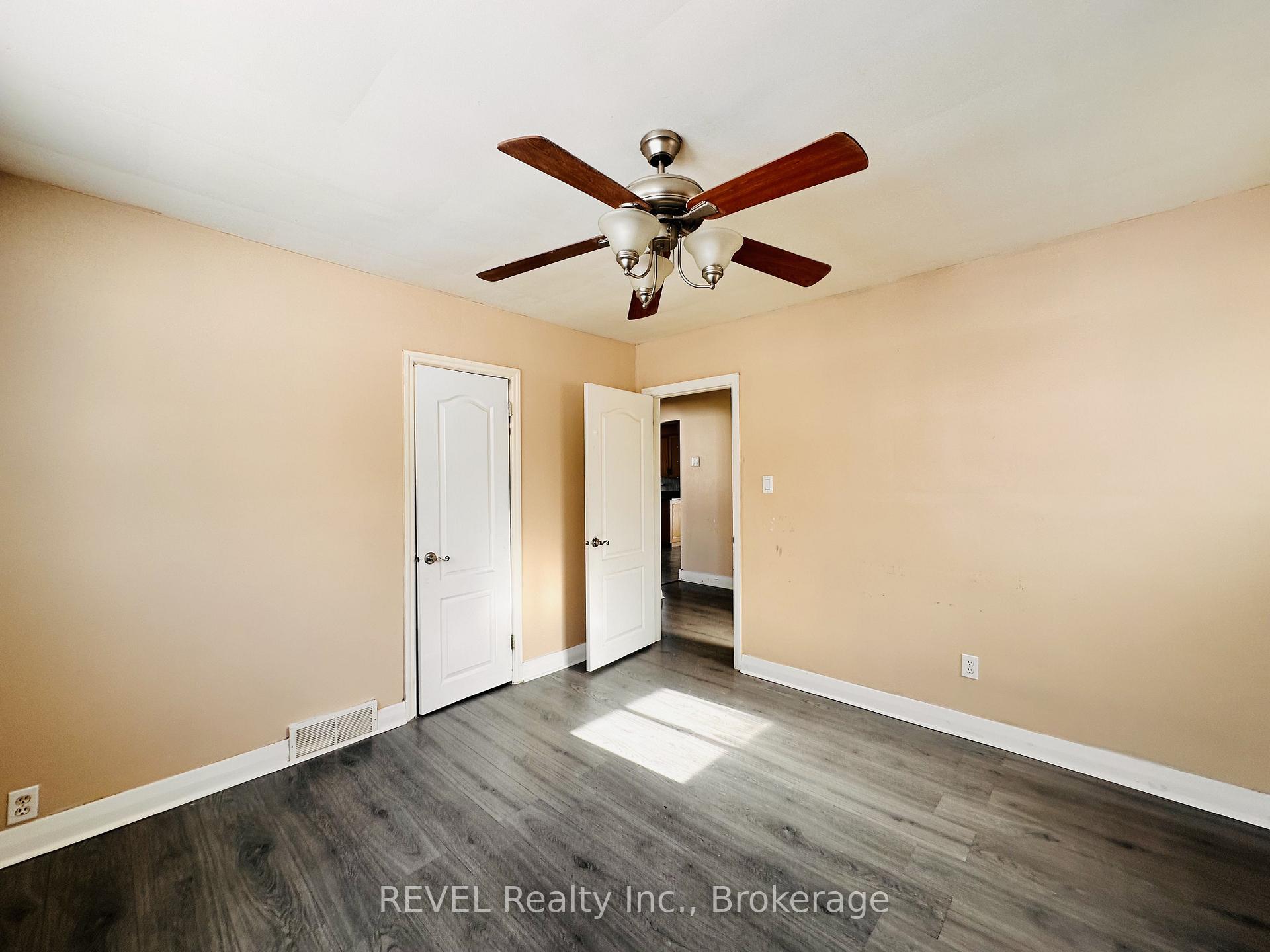 Photo 6 of Unit UPPER, 7182 Adams Avenue, Niagara Falls, Arad/Fallsview — HOMEH