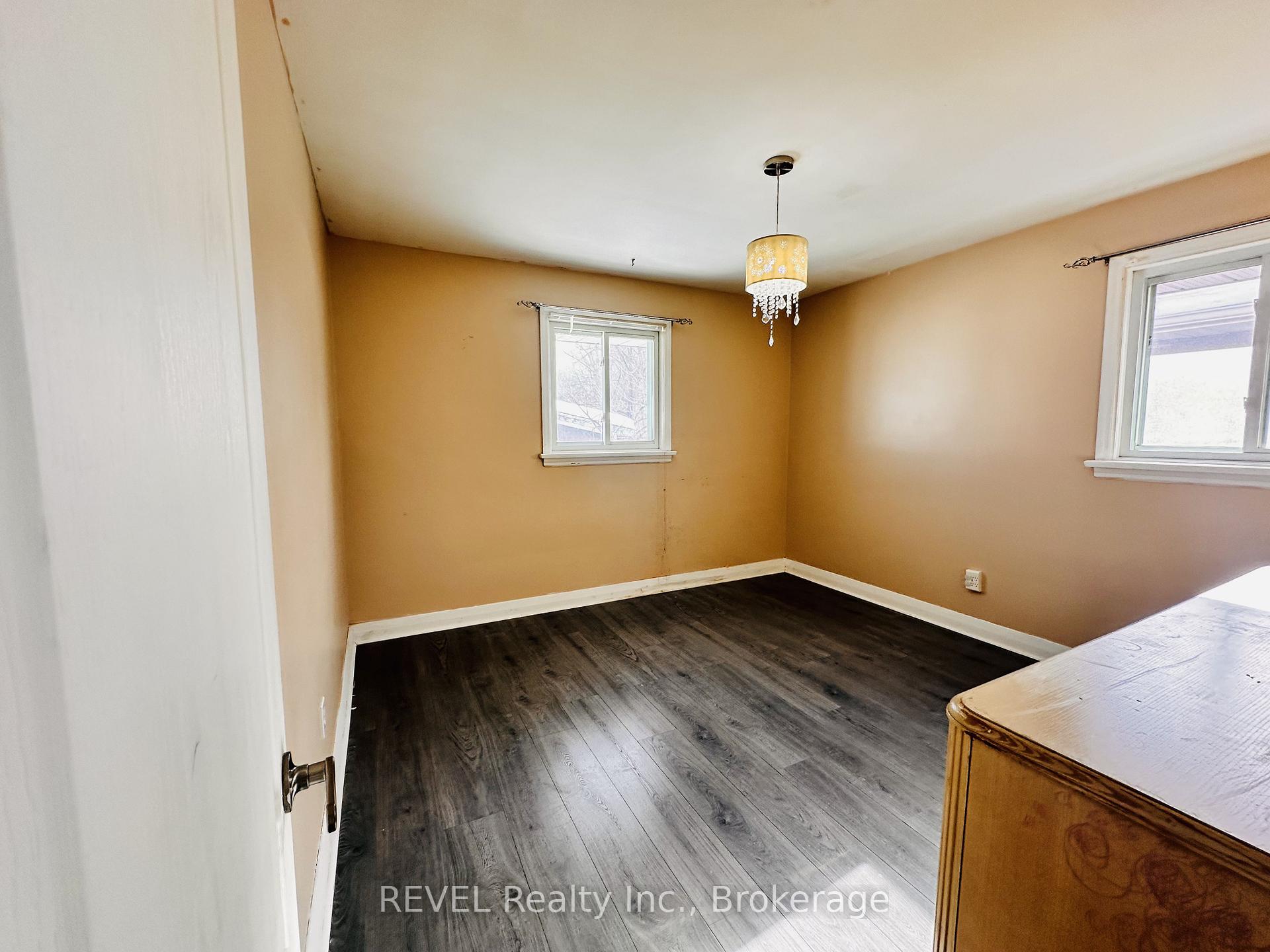 Photo 13 of Unit UPPER, 7182 Adams Avenue, Niagara Falls, Arad/Fallsview — HOMEH