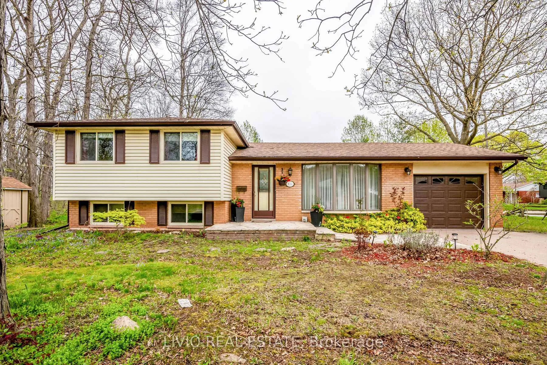 Photo 1 of 122 Forest Hill Road, Grimsby, Grimsby West — HOMEH