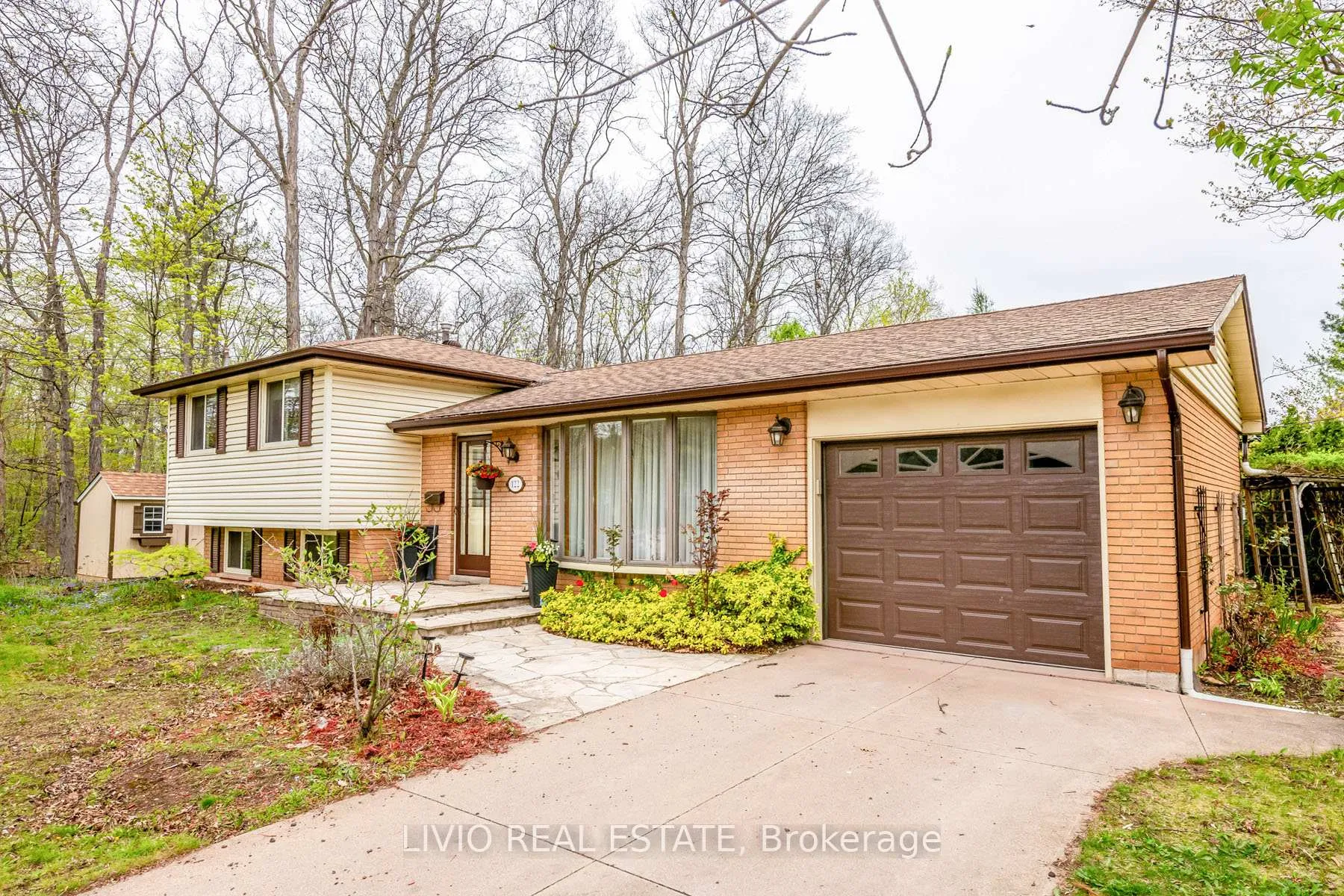 Photo 4 of 122 Forest Hill Road, Grimsby, Grimsby West — HOMEH