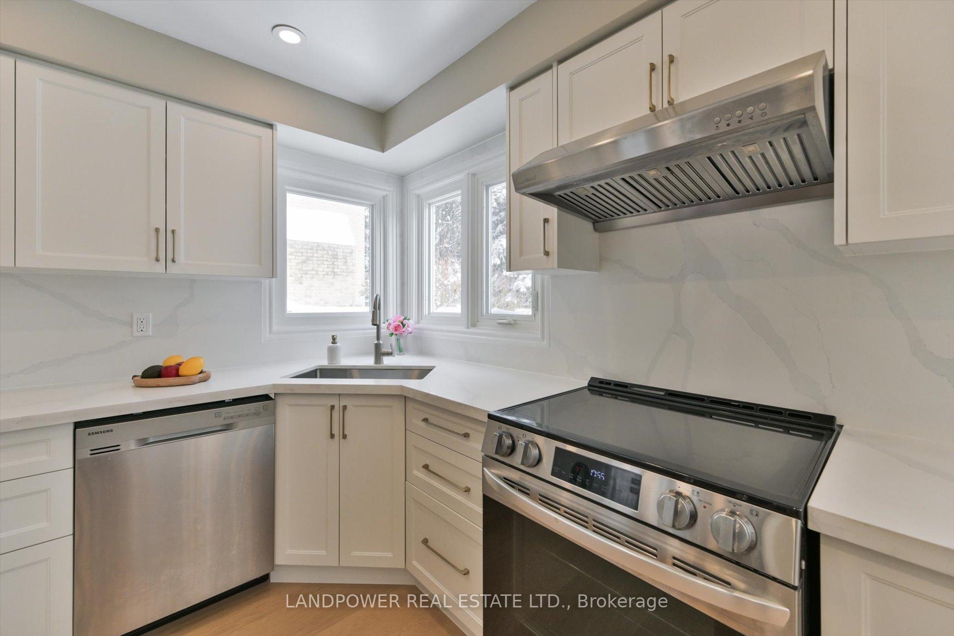 Photo 38 of 45 Hollingham Road, Markham, Unionville — HOMEH