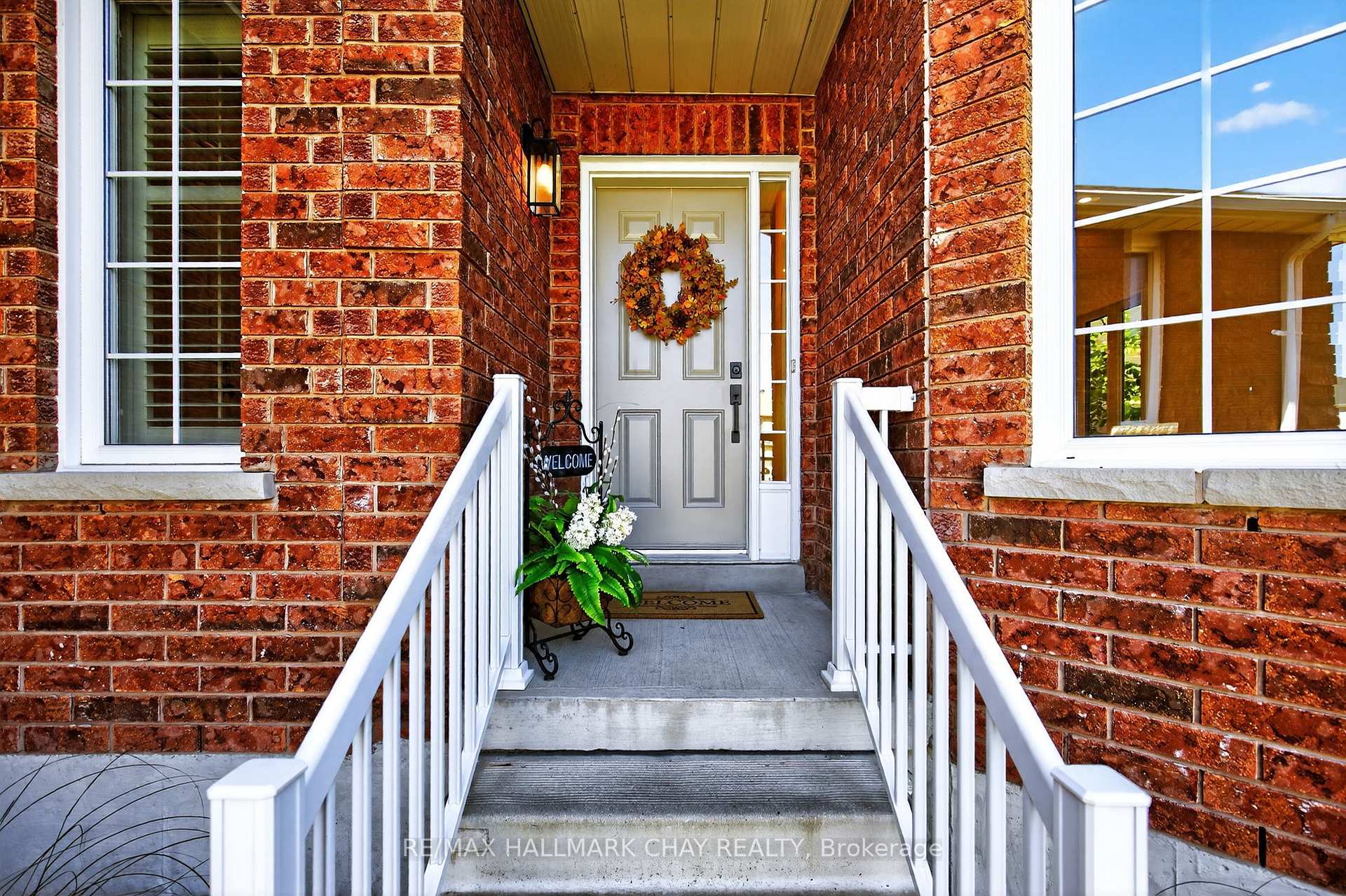 Photo 3 of 77 Jessica Drive, Barrie, Painswick South — HOMEH