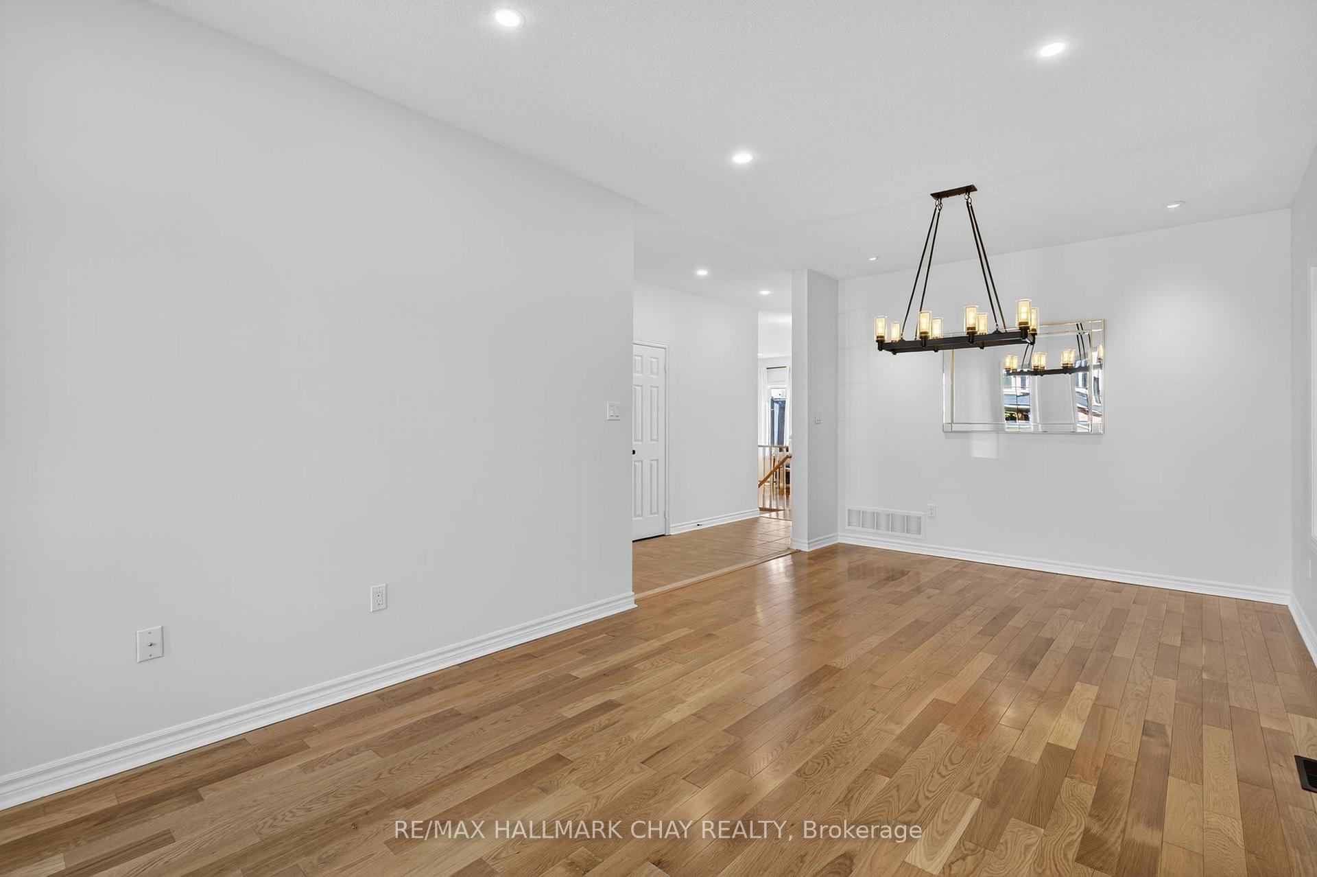 Photo 8 of 77 Jessica Drive, Barrie, Painswick South — HOMEH