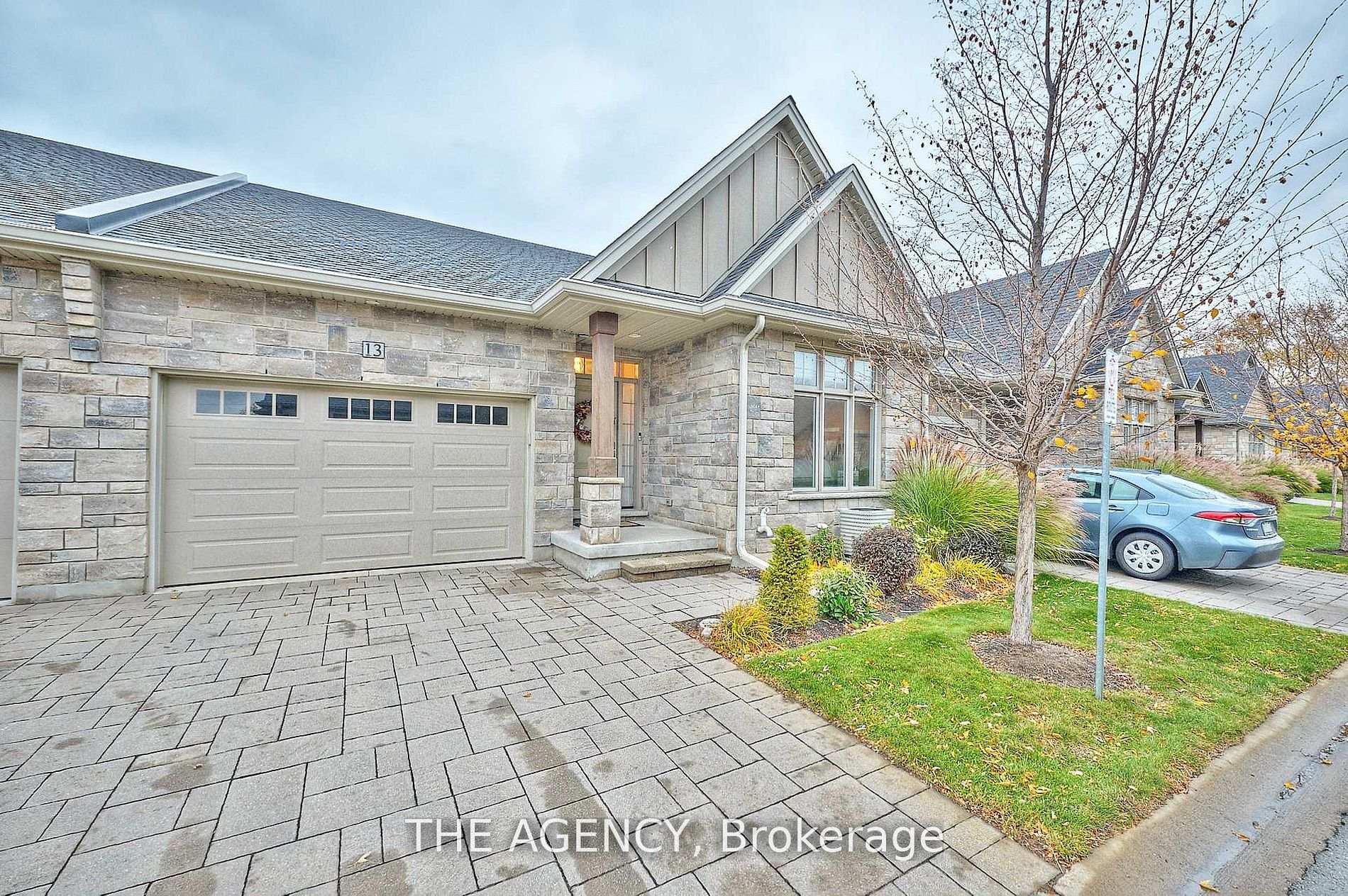 Photo 3 of Unit 16, 13 Jacob Common, St. Catharines, Lakeshore — HOMEH