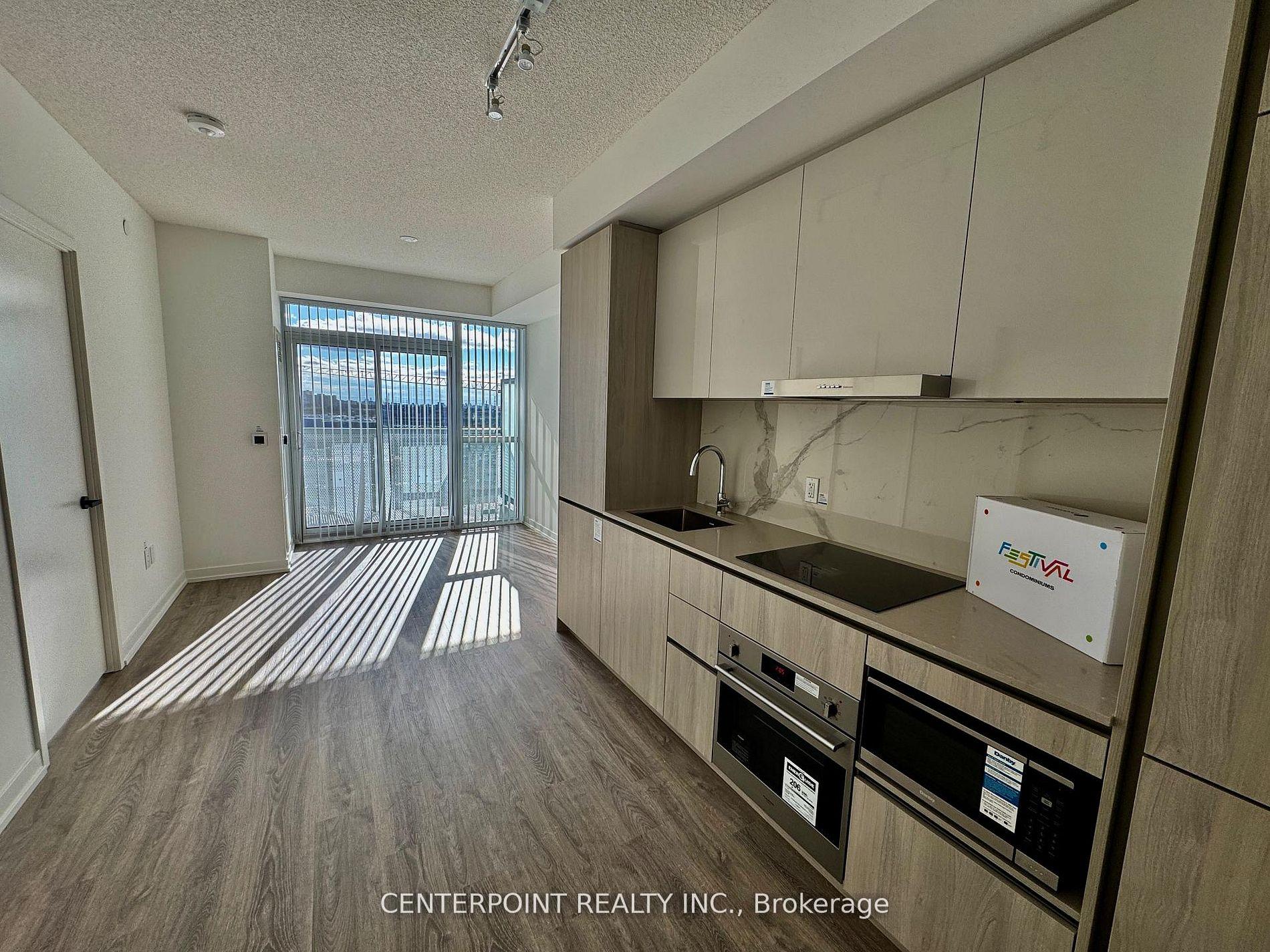 Photo 4 of Unit 810, 8 Interchange Way, Vaughan, Vaughan Corporate Centre — HOMEH