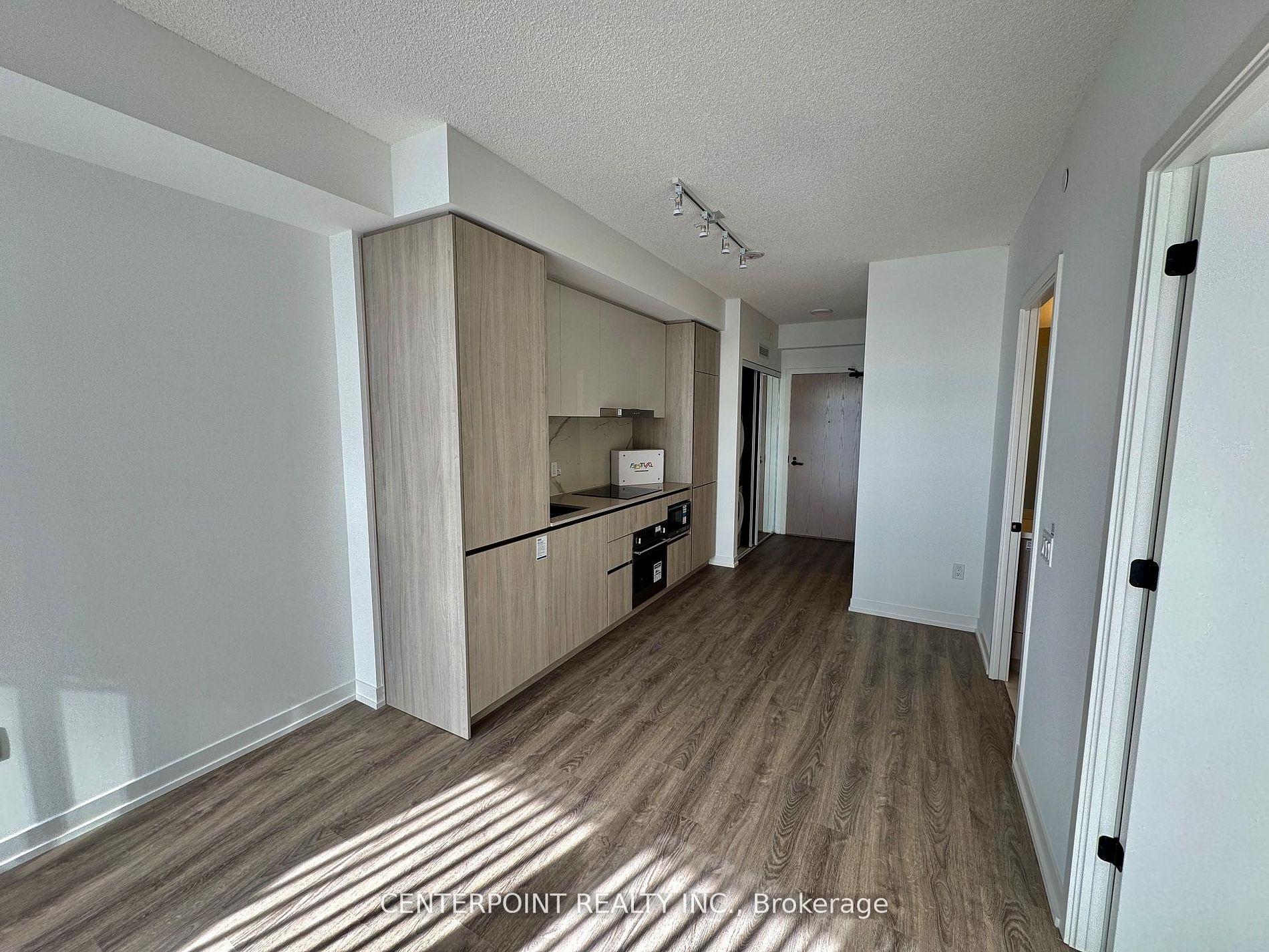 Photo 9 of Unit 810, 8 Interchange Way, Vaughan, Vaughan Corporate Centre — HOMEH