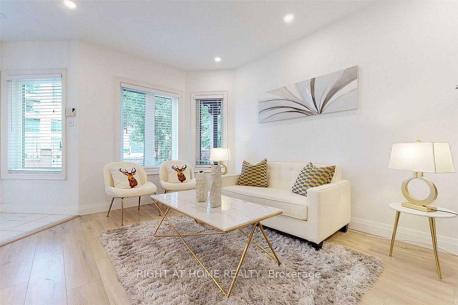 Photo 4 of Unit 2, 735 New Westminster Drive, Vaughan, Brownridge — HOMEH