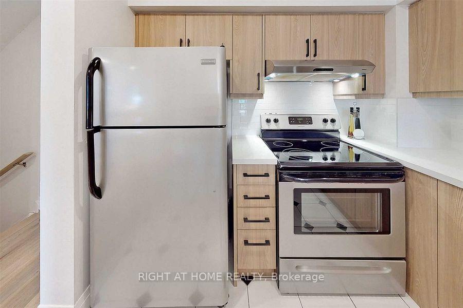 Photo 7 of Unit 2, 735 New Westminster Drive, Vaughan, Brownridge — HOMEH