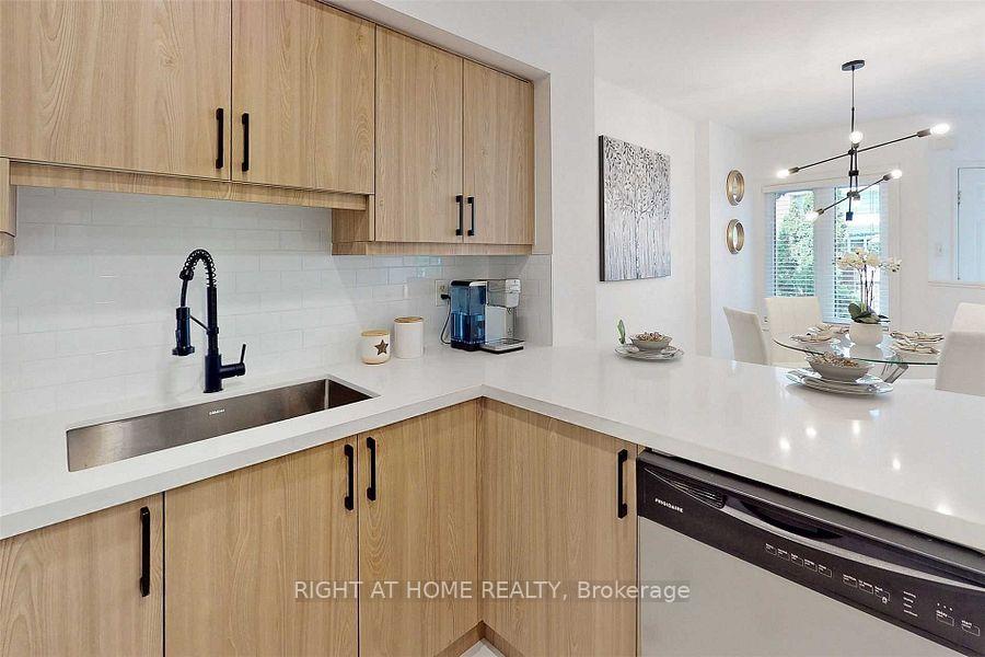 Photo 8 of Unit 2, 735 New Westminster Drive, Vaughan, Brownridge — HOMEH