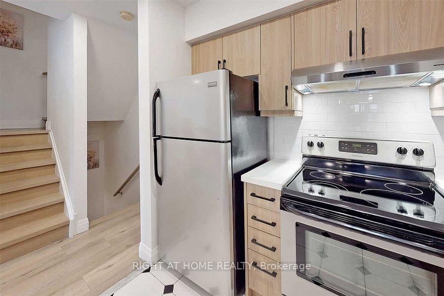 Photo 9 of Unit 2, 735 New Westminster Drive, Vaughan, Brownridge — HOMEH