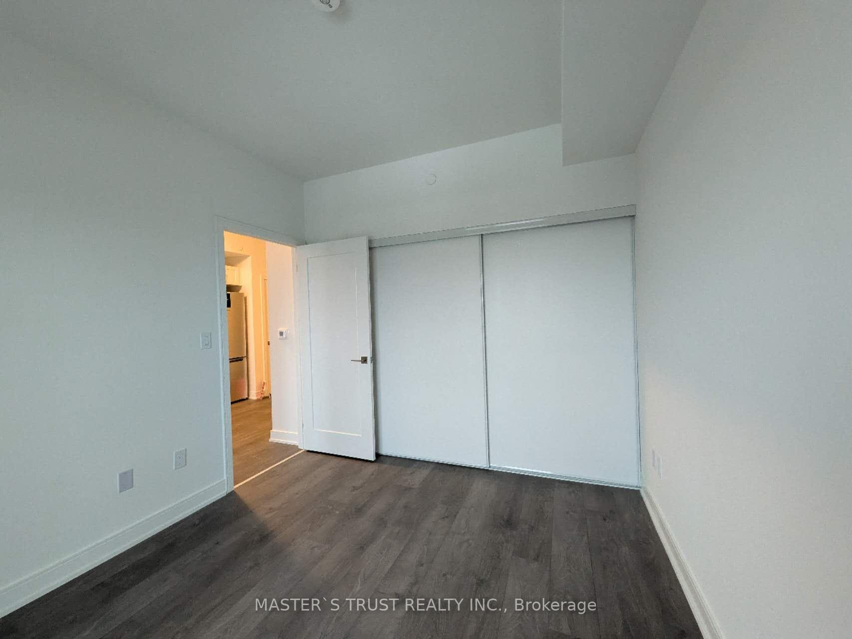 Photo 3 of Unit 1007, 715 Davis Drive, Newmarket, Huron Heights-Leslie Valley — HOMEH