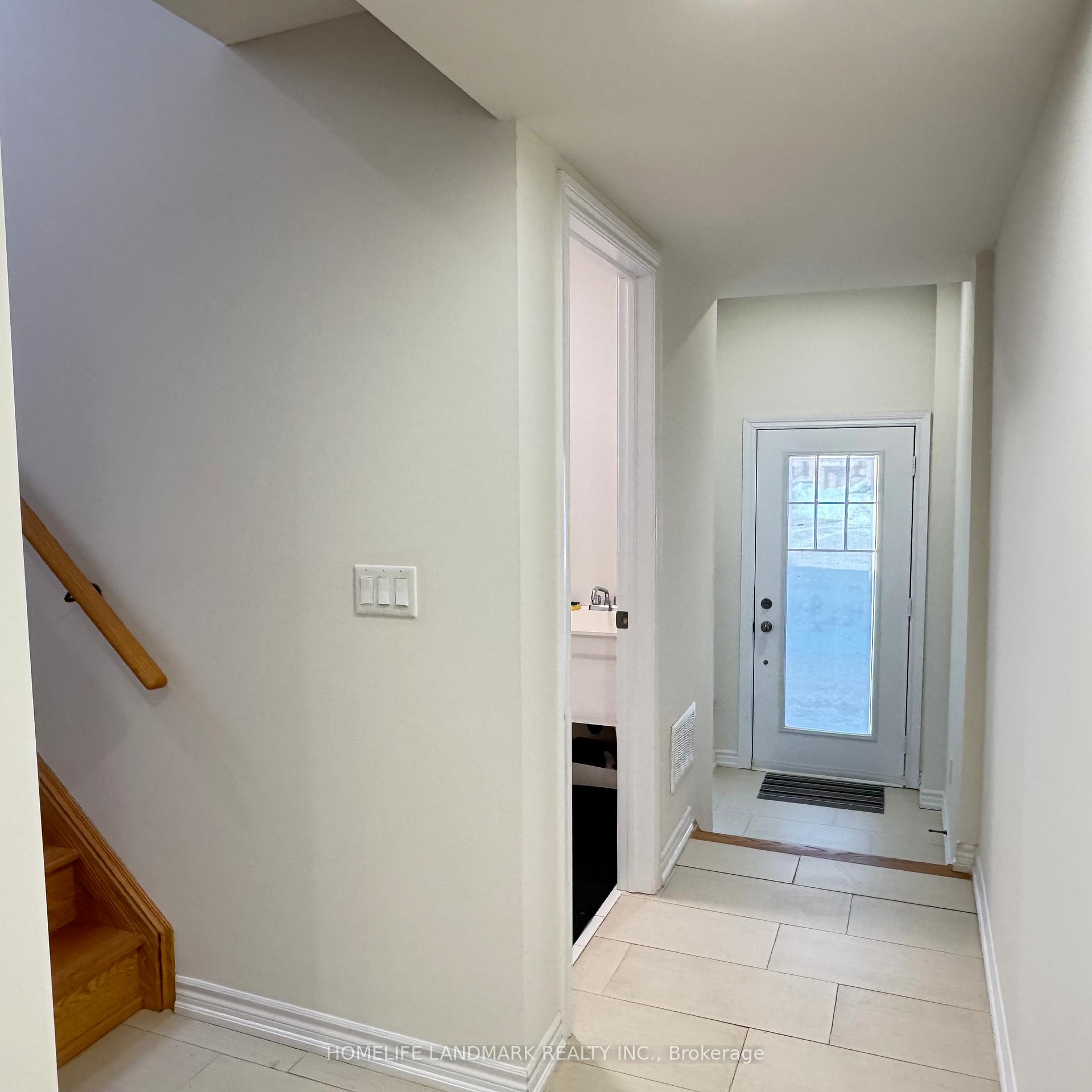 Photo 3 of 43 George Peach Avenue, Markham, Victoria Square — HOMEH