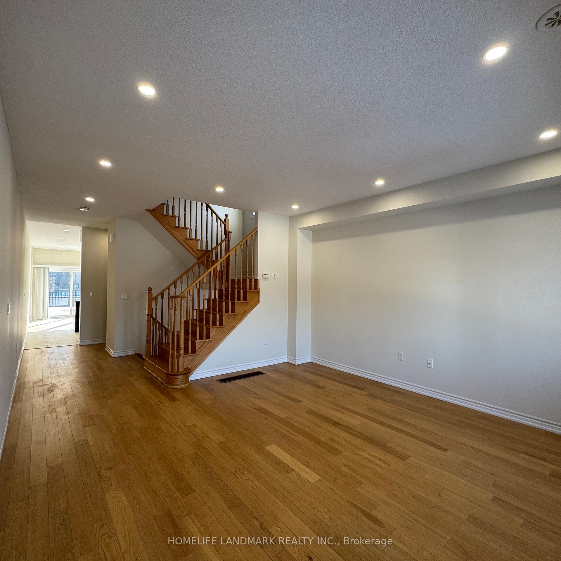 Photo 5 of 43 George Peach Avenue, Markham, Victoria Square — HOMEH