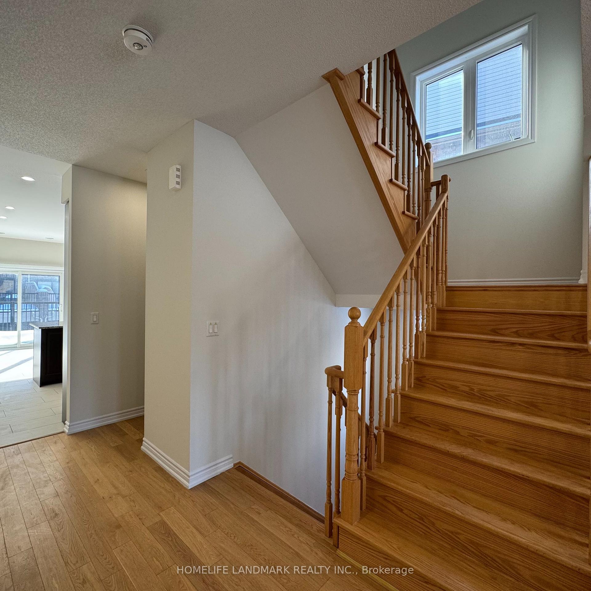 Photo 7 of 43 George Peach Avenue, Markham, Victoria Square — HOMEH
