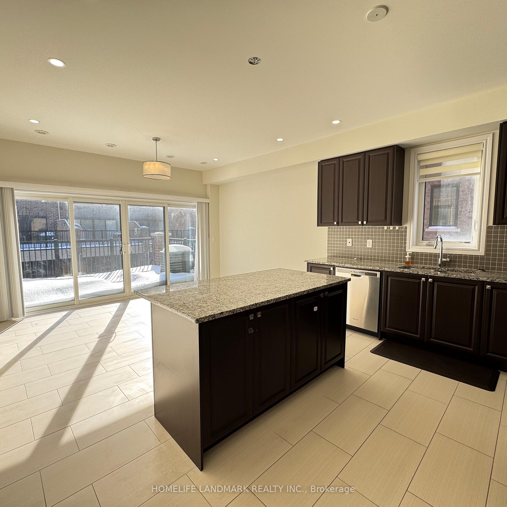 Photo 9 of 43 George Peach Avenue, Markham, Victoria Square — HOMEH