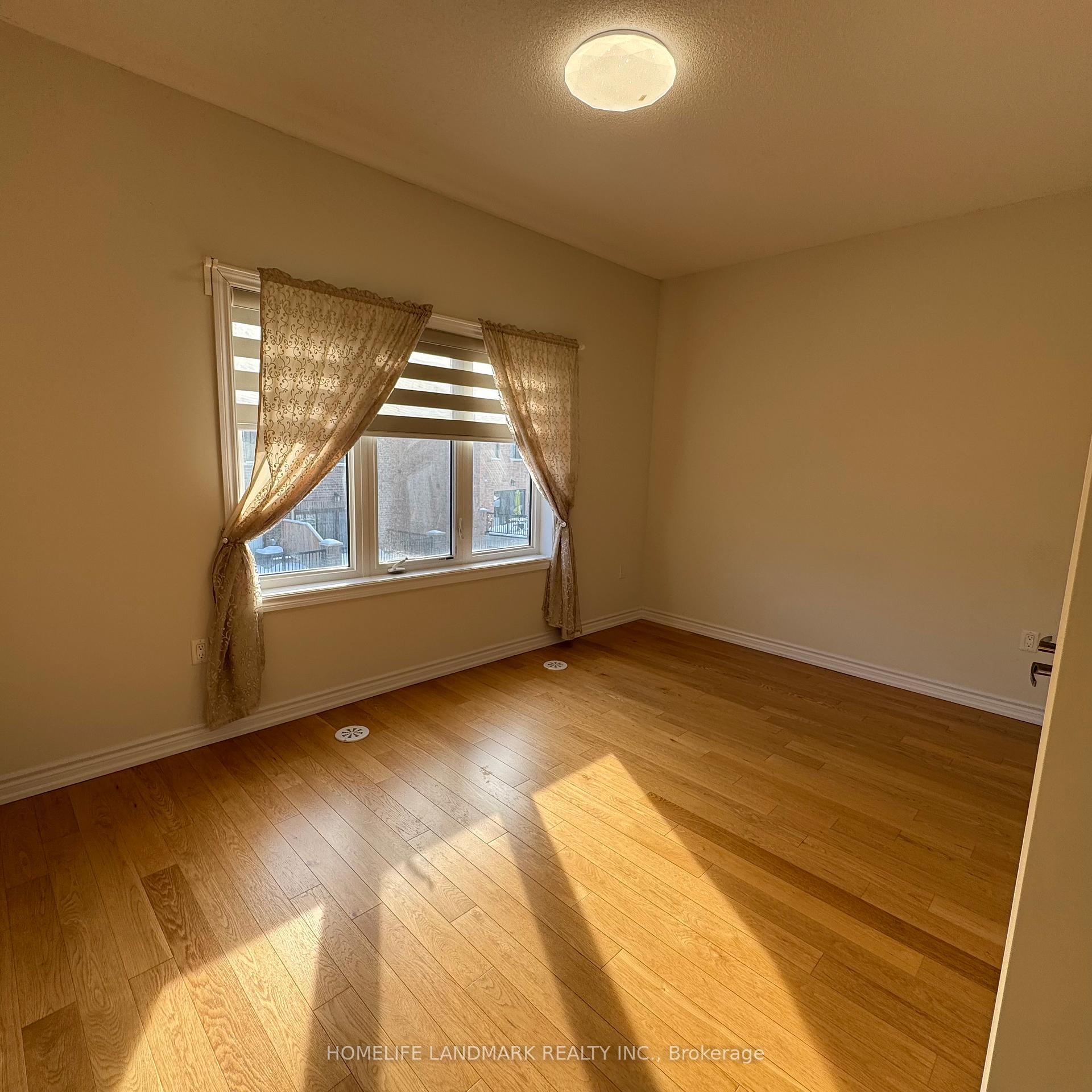 Photo 20 of 43 George Peach Avenue, Markham, Victoria Square — HOMEH
