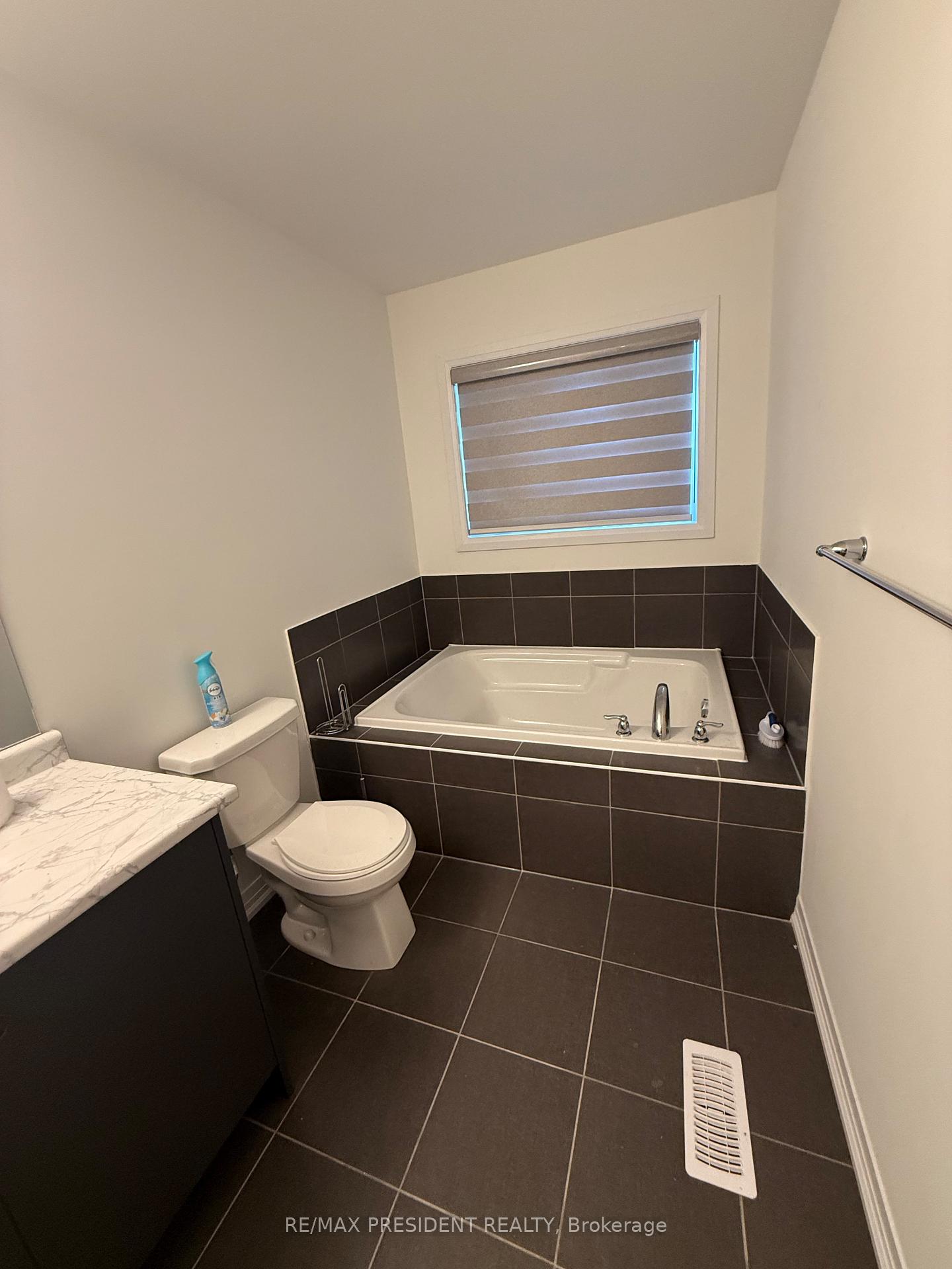 Photo 9 of 21 Velvet Way, Thorold, Rolling Meadows — HOMEH