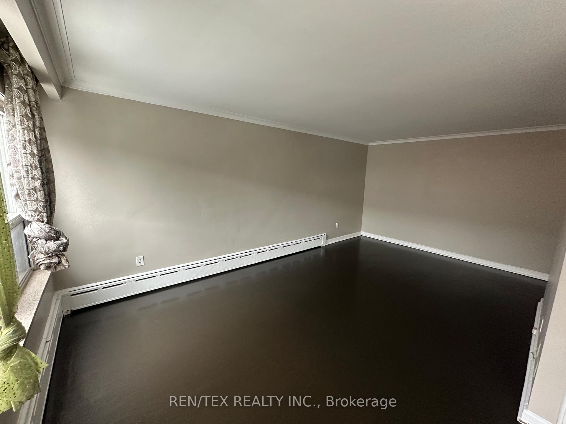 Photo 2 of Unit 9, 32 Hotspur Road, Toronto, Englemount-Lawrence — HOMEH