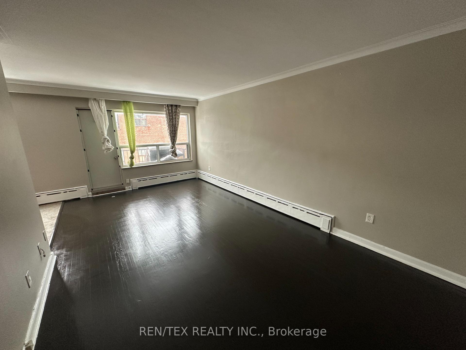 Photo 4 of Unit 9, 32 Hotspur Road, Toronto, Englemount-Lawrence — HOMEH