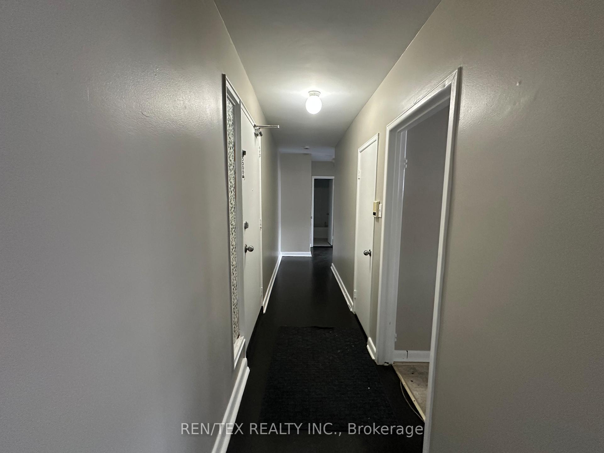 Photo 3 of Unit 9, 32 Hotspur Road, Toronto, Englemount-Lawrence — HOMEH