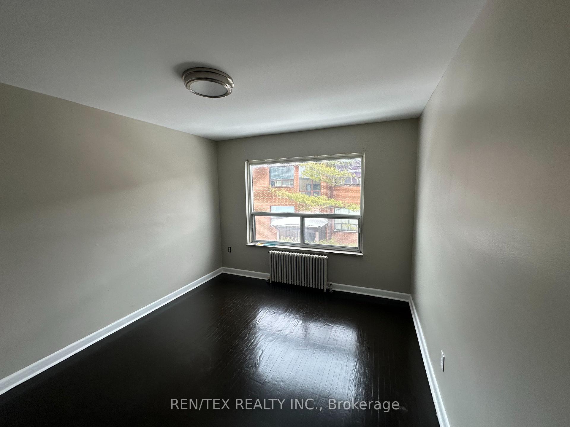 Photo 6 of Unit 9, 32 Hotspur Road, Toronto, Englemount-Lawrence — HOMEH