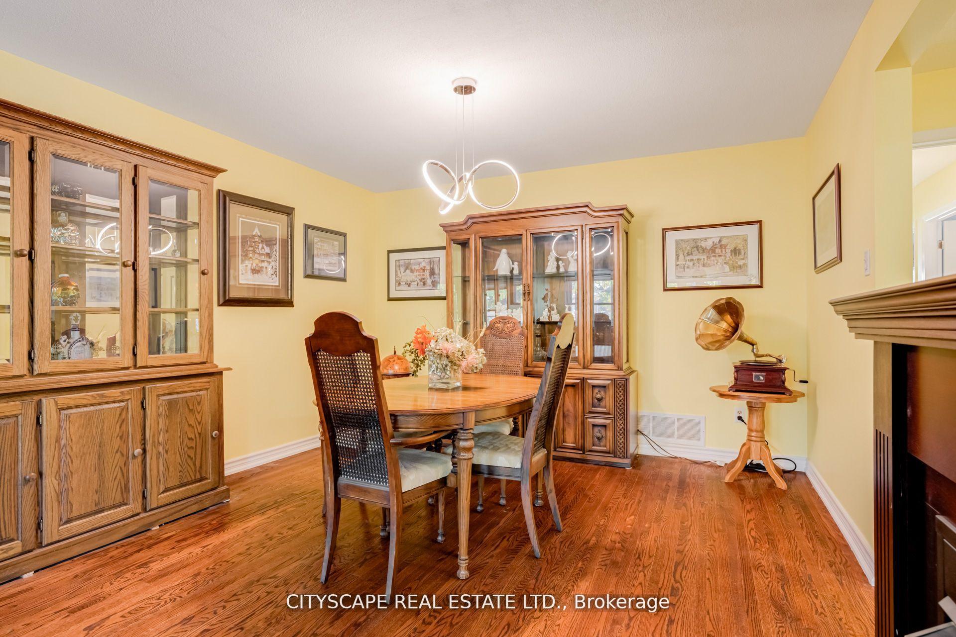 Photo 4 of 22 Jade Crescent, Brampton, Northgate — HOMEH