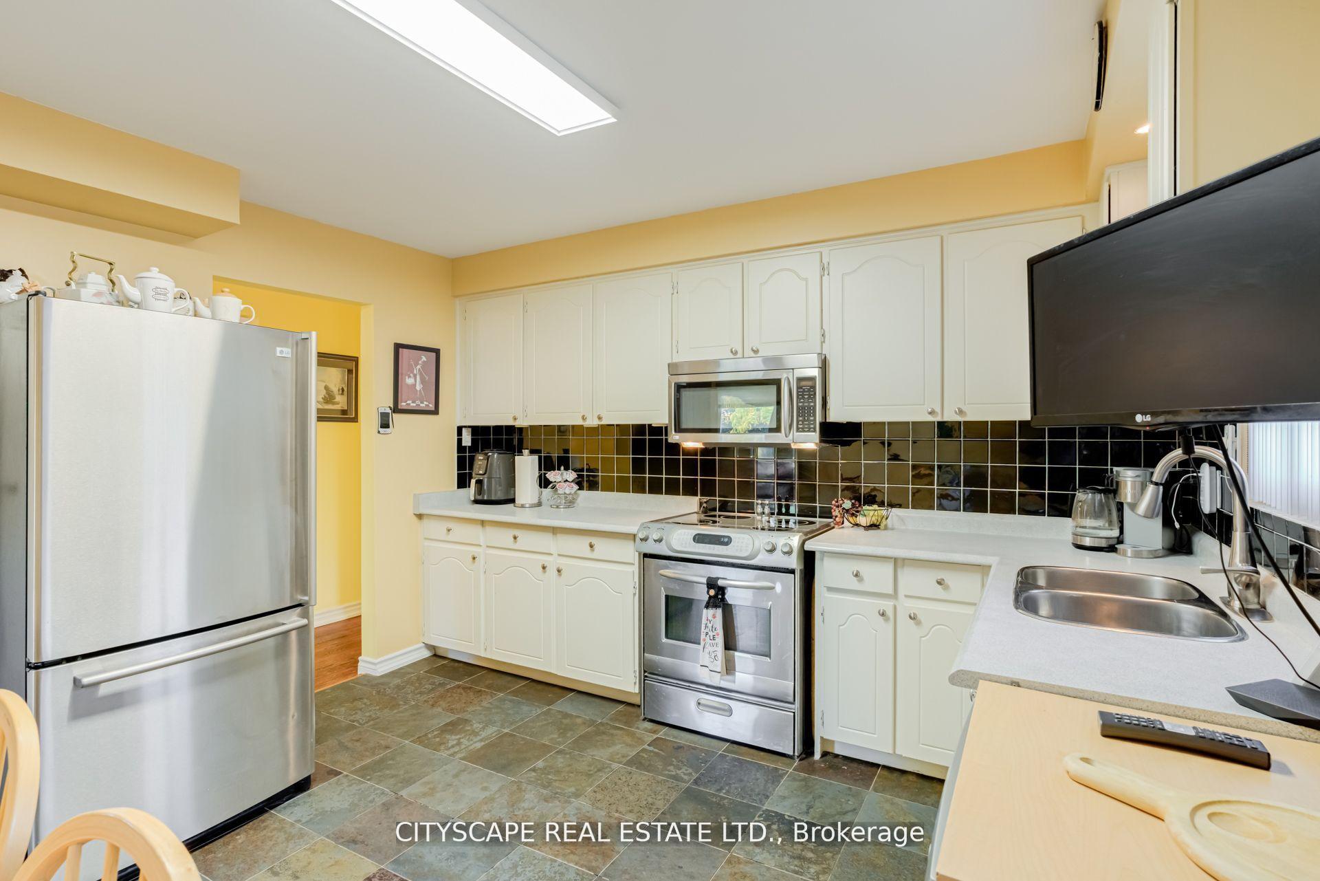 Photo 5 of 22 Jade Crescent, Brampton, Northgate — HOMEH
