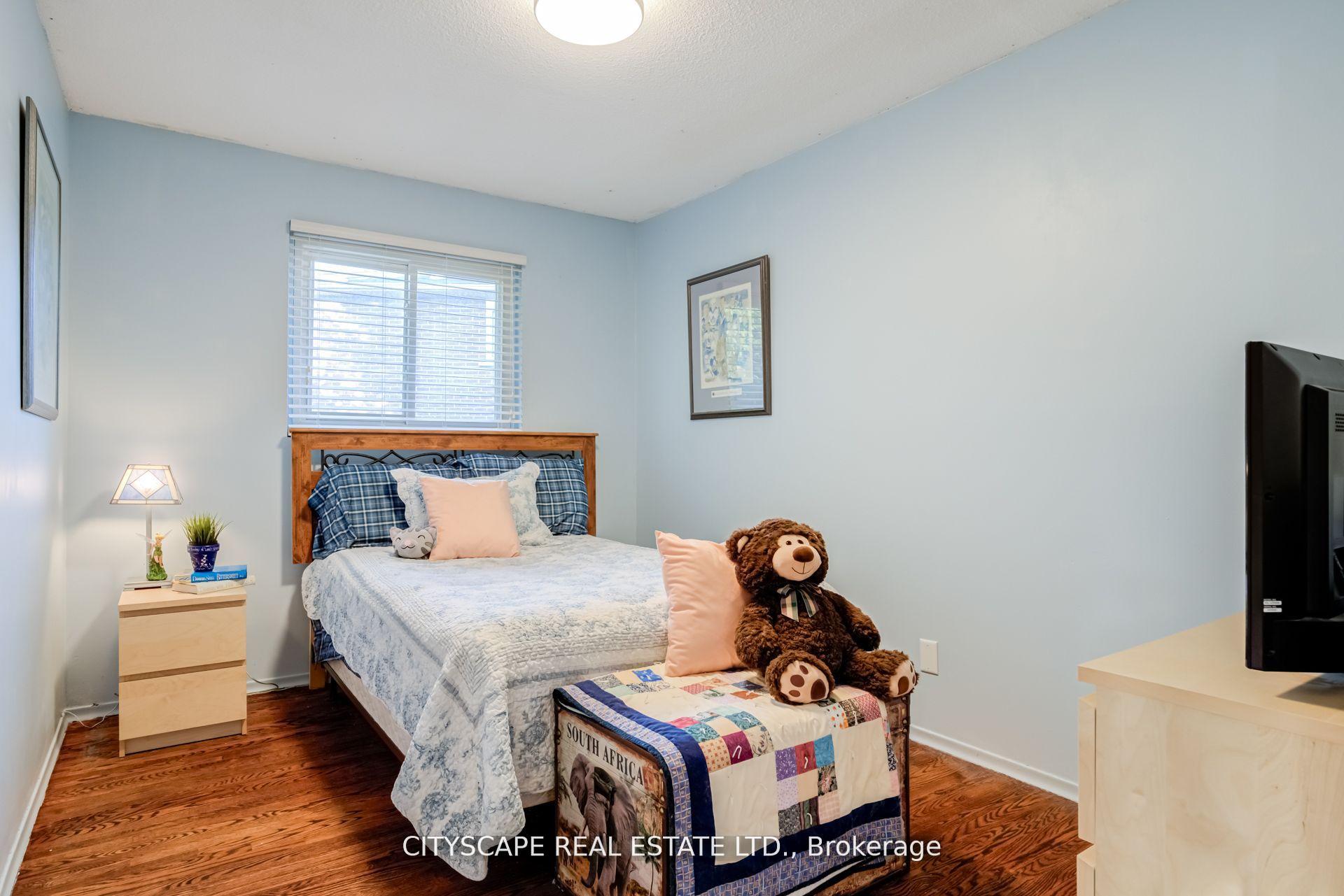Photo 10 of 22 Jade Crescent, Brampton, Northgate — HOMEH
