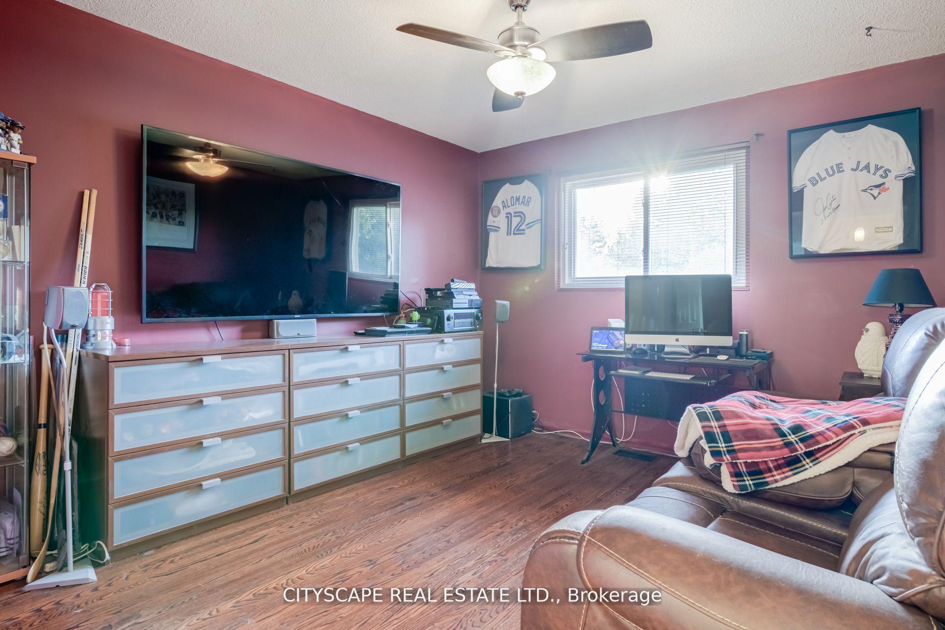 Photo 11 of 22 Jade Crescent, Brampton, Northgate — HOMEH