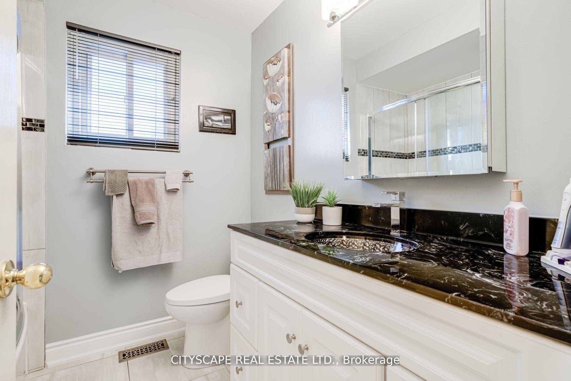 Photo 12 of 22 Jade Crescent, Brampton, Northgate — HOMEH