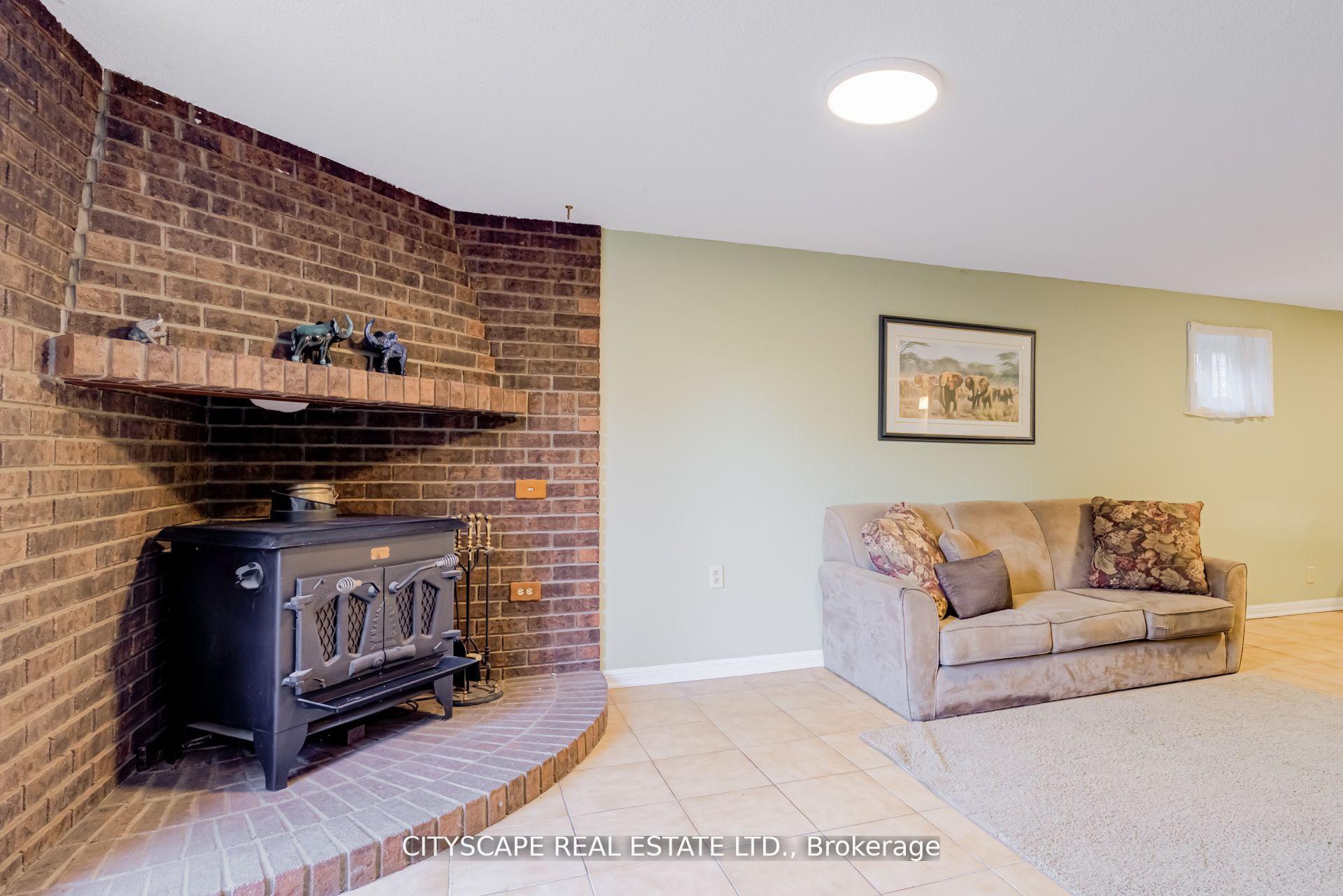 Photo 18 of 22 Jade Crescent, Brampton, Northgate — HOMEH
