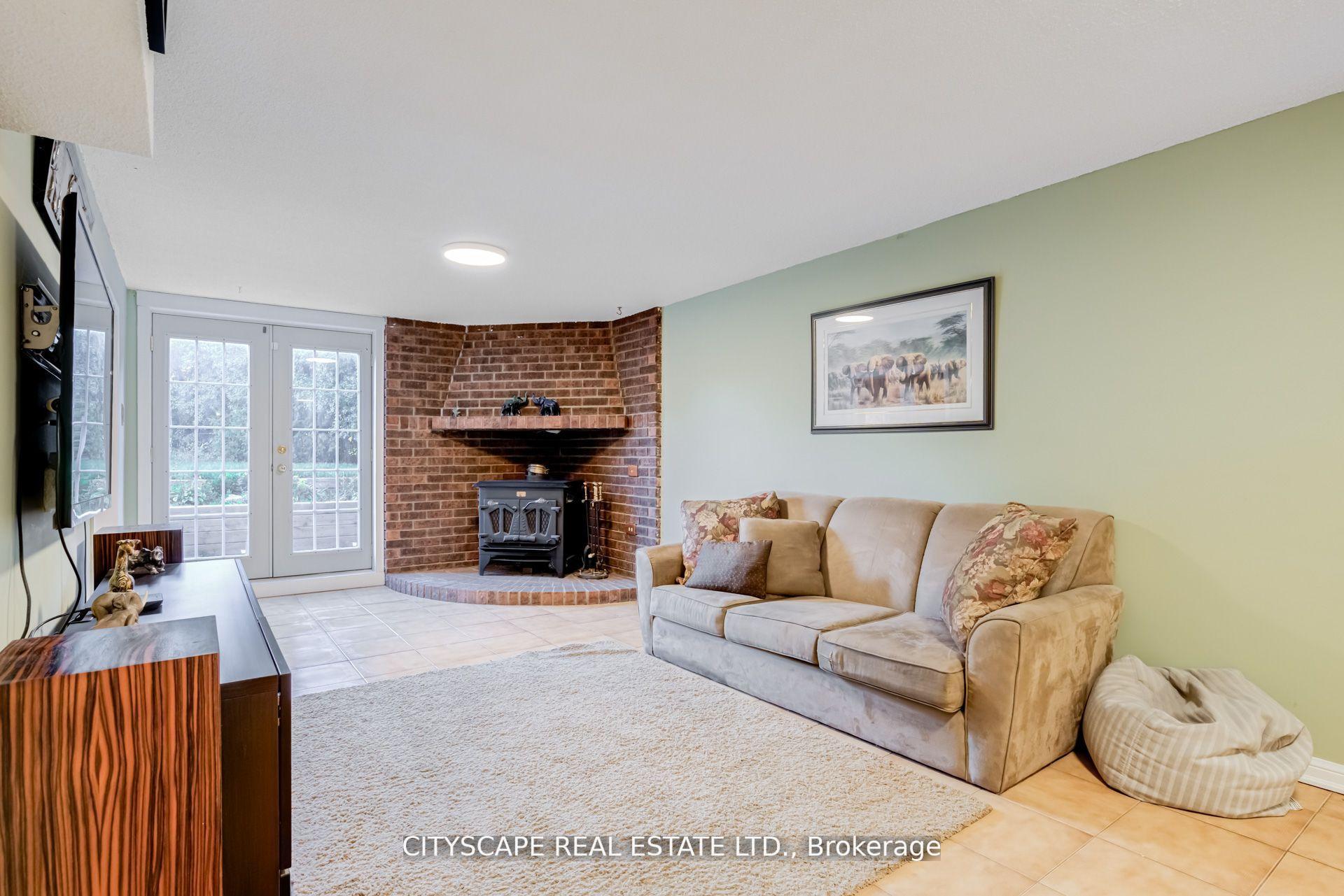Photo 19 of 22 Jade Crescent, Brampton, Northgate — HOMEH
